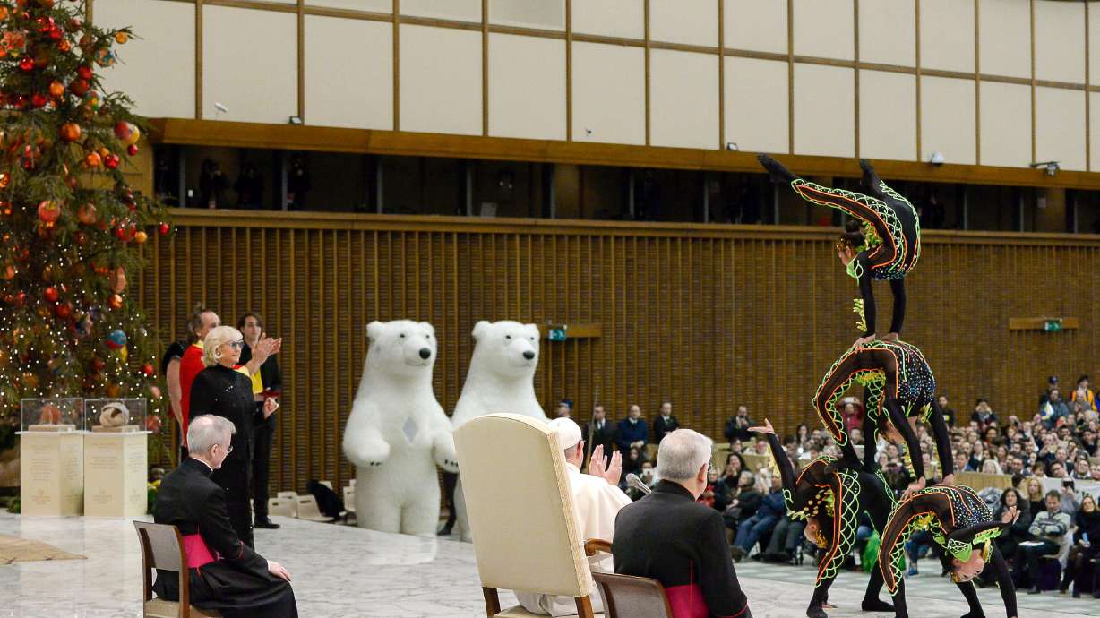 Pope delights in circus performance during audience