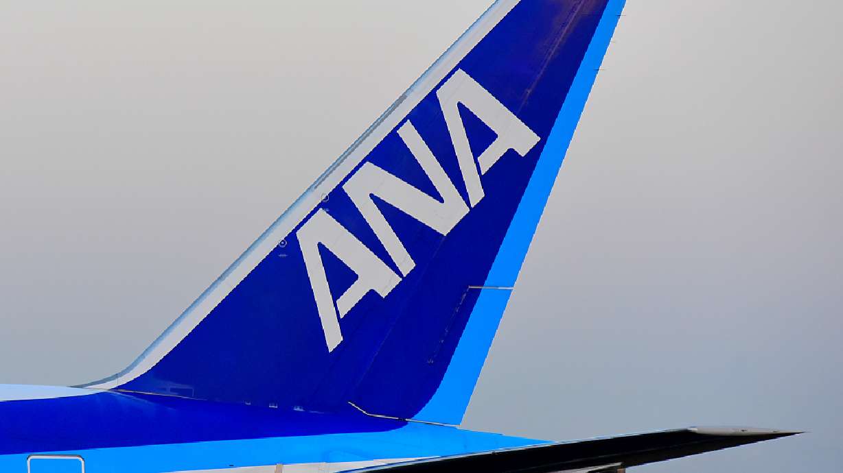 Plane returns to LAX after flying with wrong passenger for hours