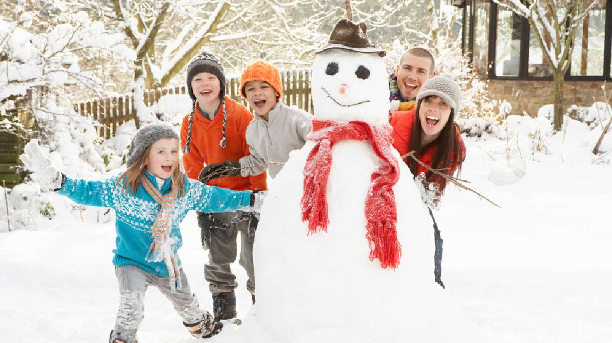 7 winter family activities for less