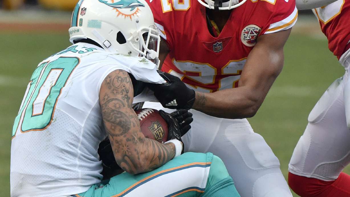 Dolphins' Cutler says he's undecided regarding 2018