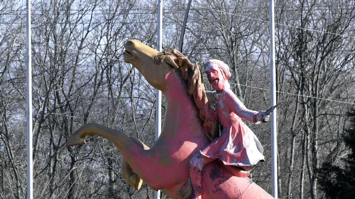 Tennessee statue of former Confederate general painted pink