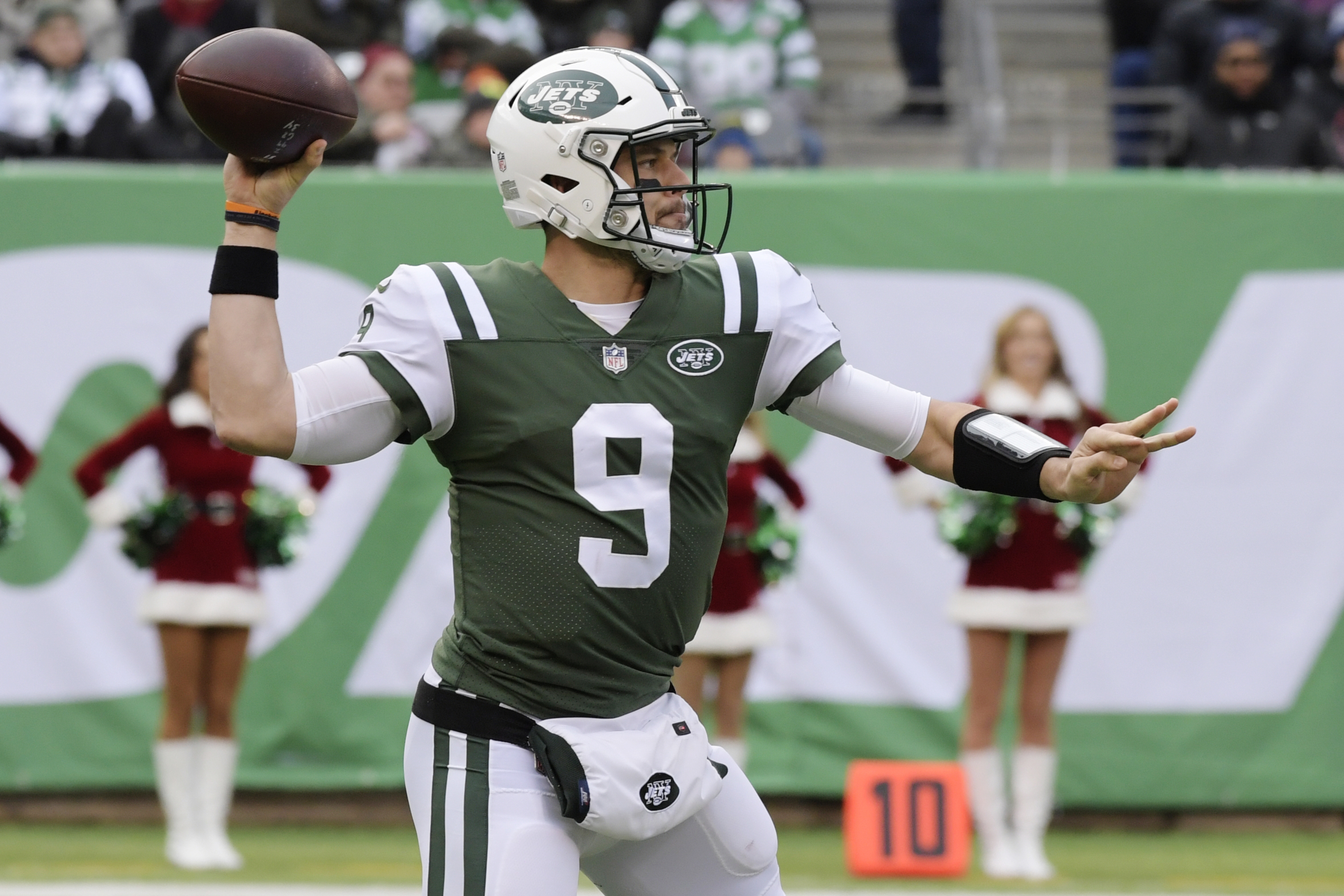 Petty remains Jets starter, but could Hackenberg see action?