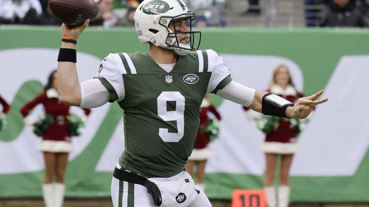 Petty remains Jets starter, but could Hackenberg see action?
