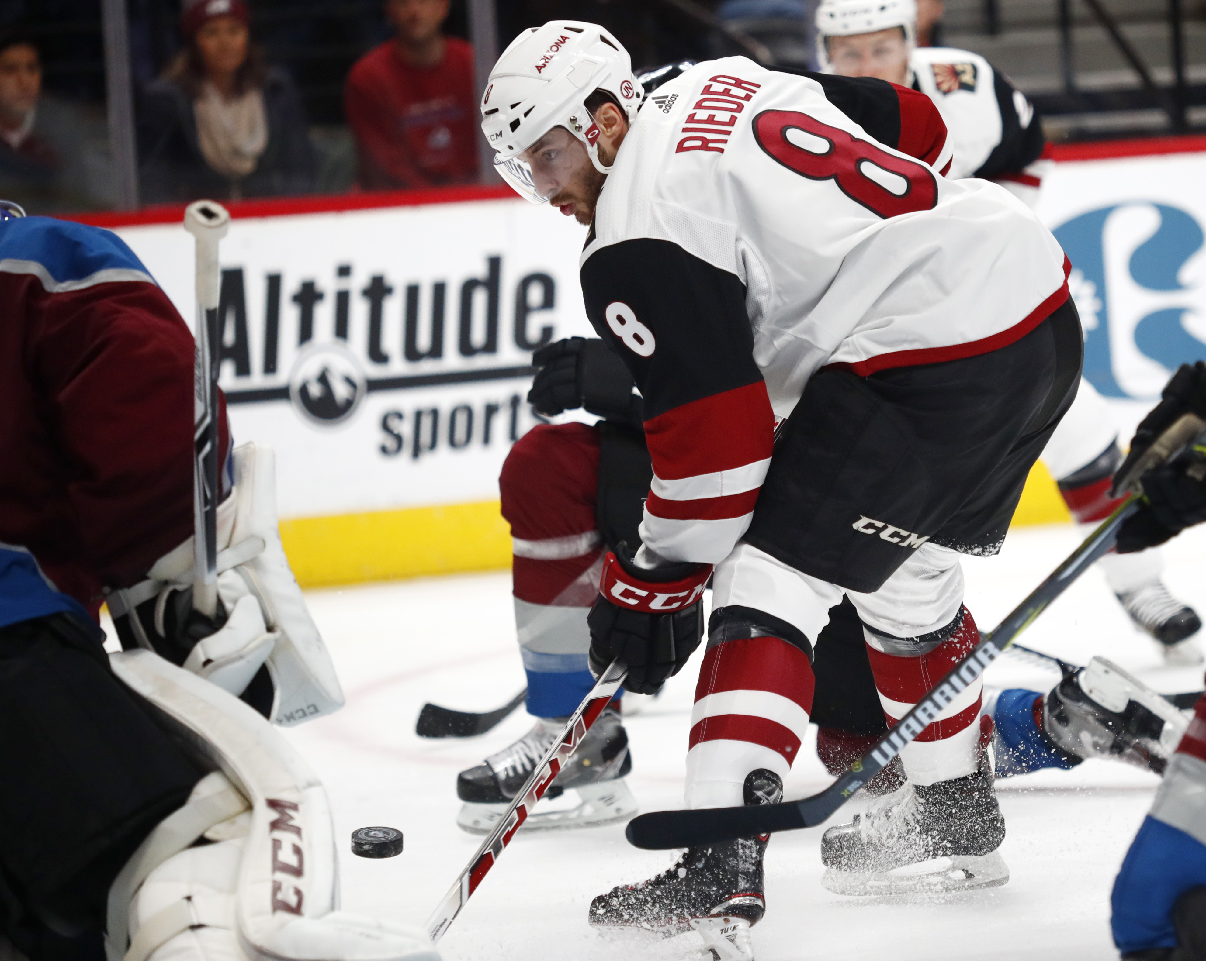 Goligoski, Raanta push Coyotes past Avalanche 3-1