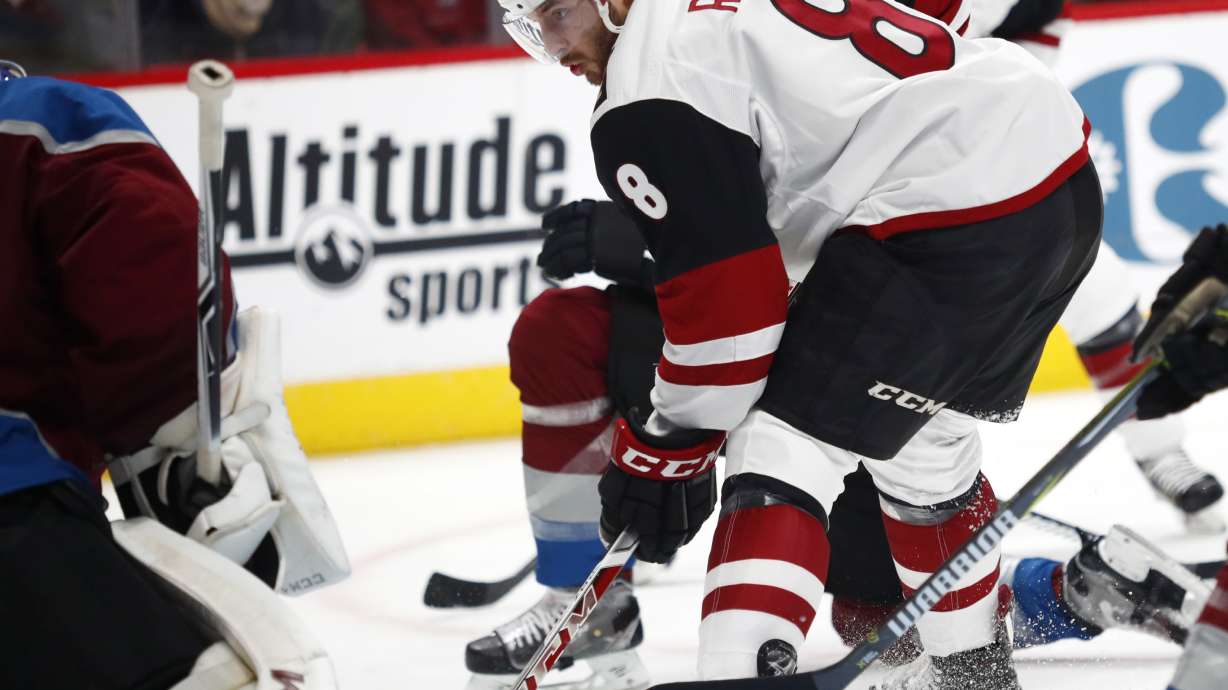 Goligoski, Raanta push Coyotes past Avalanche 3-1