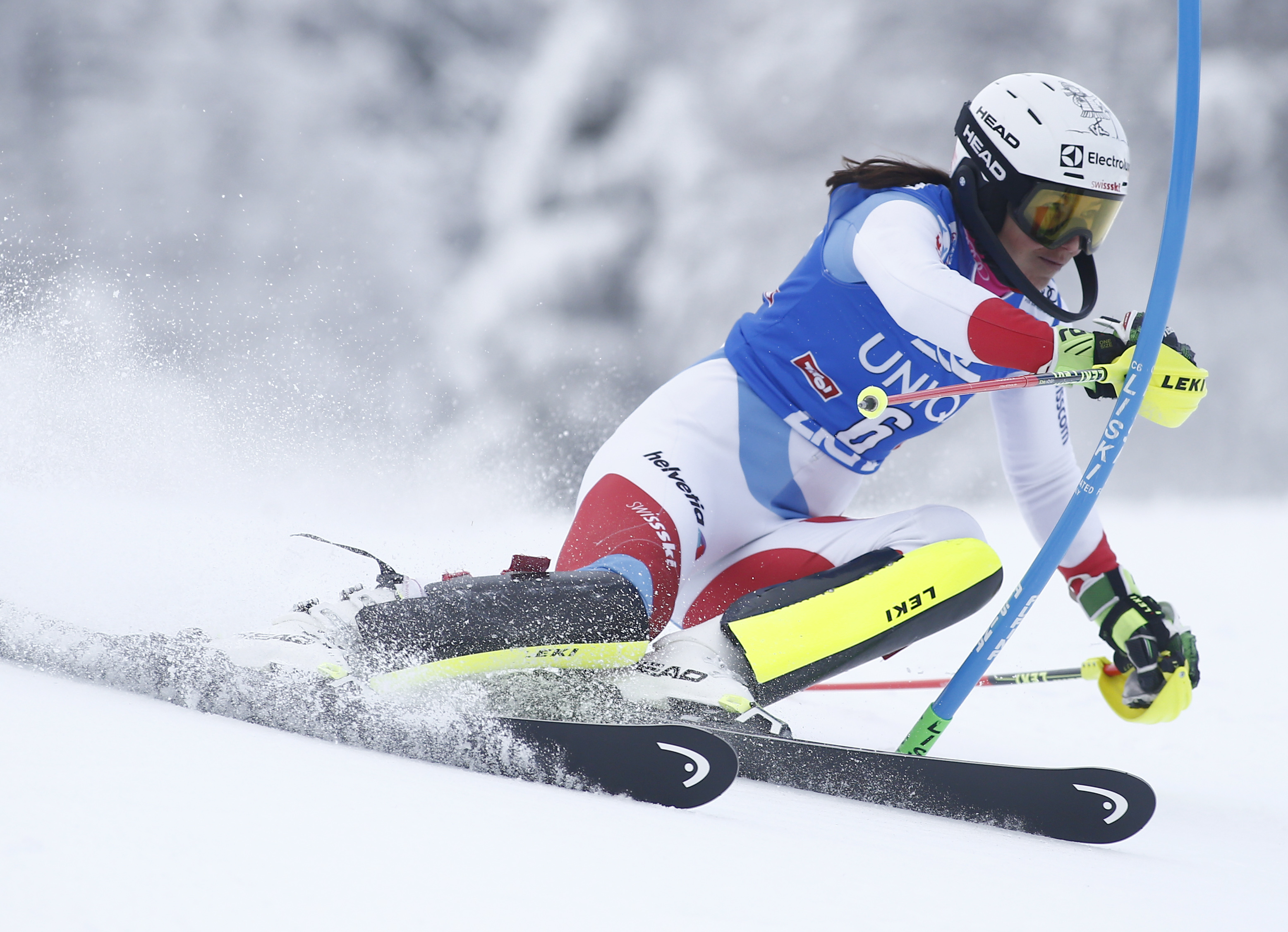 Shiffrin beats Holdener, Hansdotter for World Cup slalom win