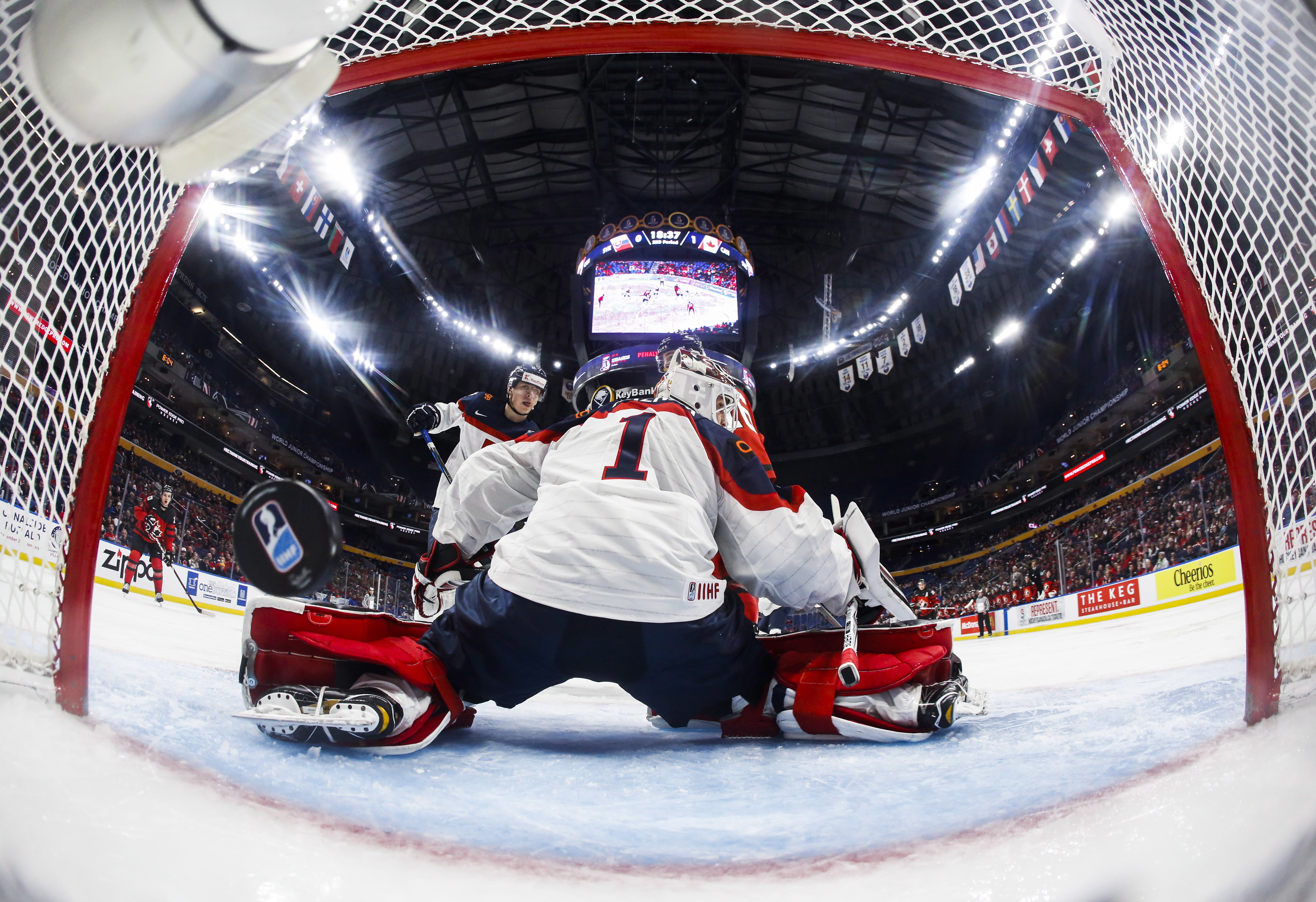Bundle up: USA-Canada hockey rivalry going outdoors