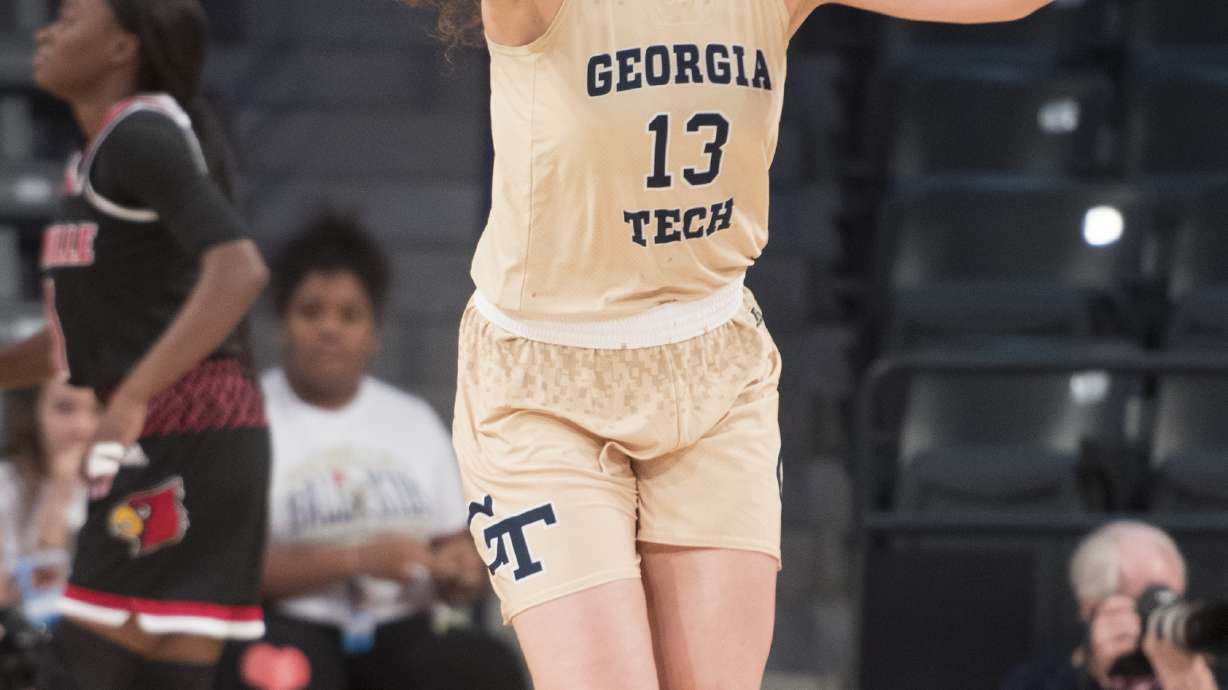 No. 3 Louisville wins at Georgia Tech on Durr's 38