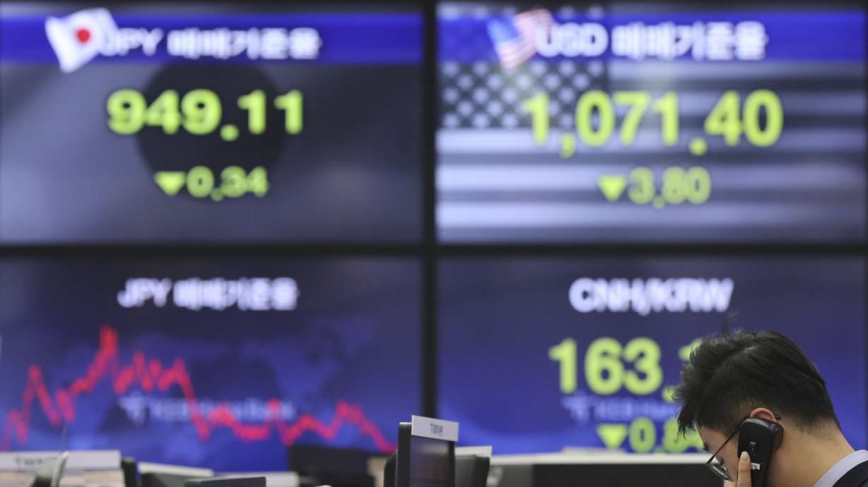 Global stocks mostly rise on final trading day of 2017