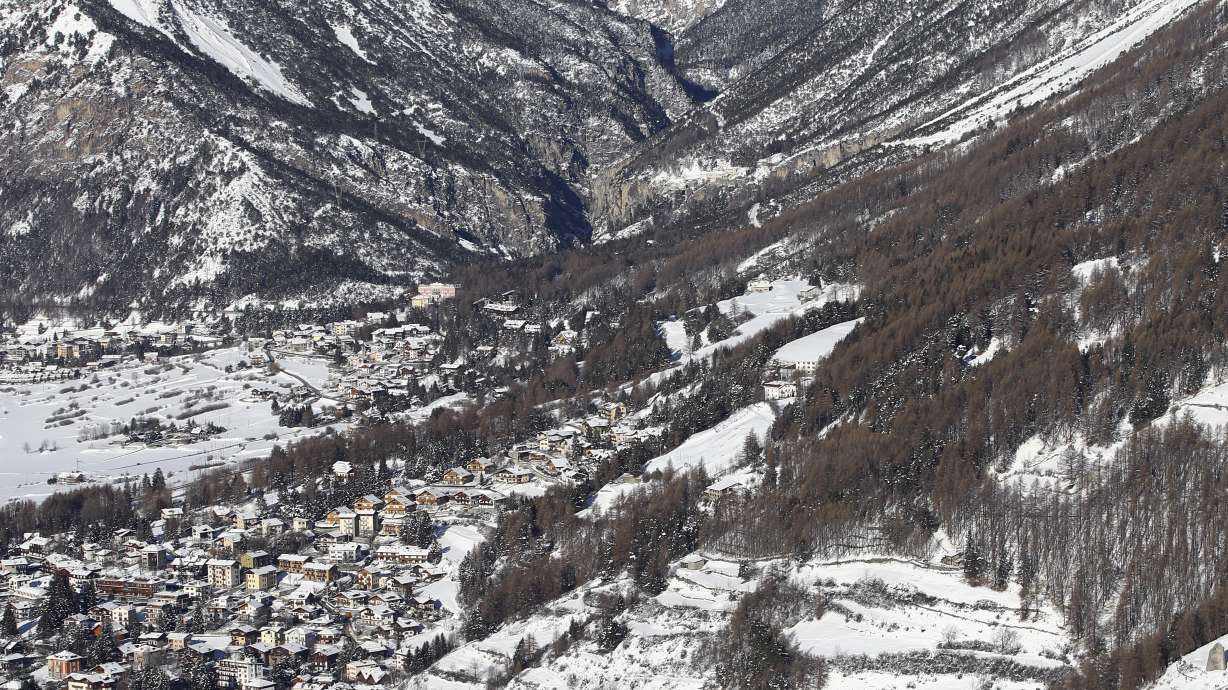 Pinturault dominates combined _ before it goes extinct