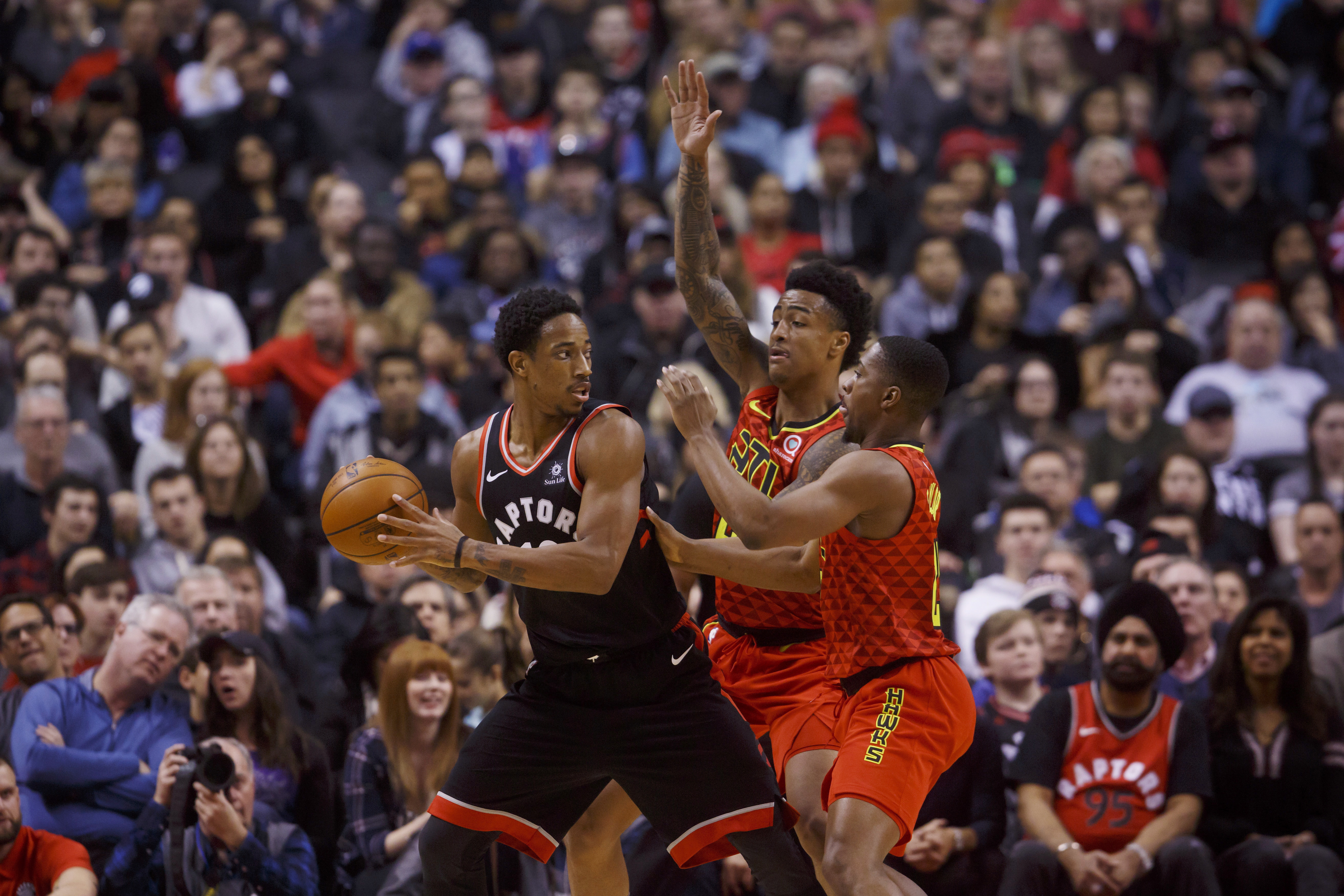 DeRozan scores 25 as Raptors beat Hawks 111-98