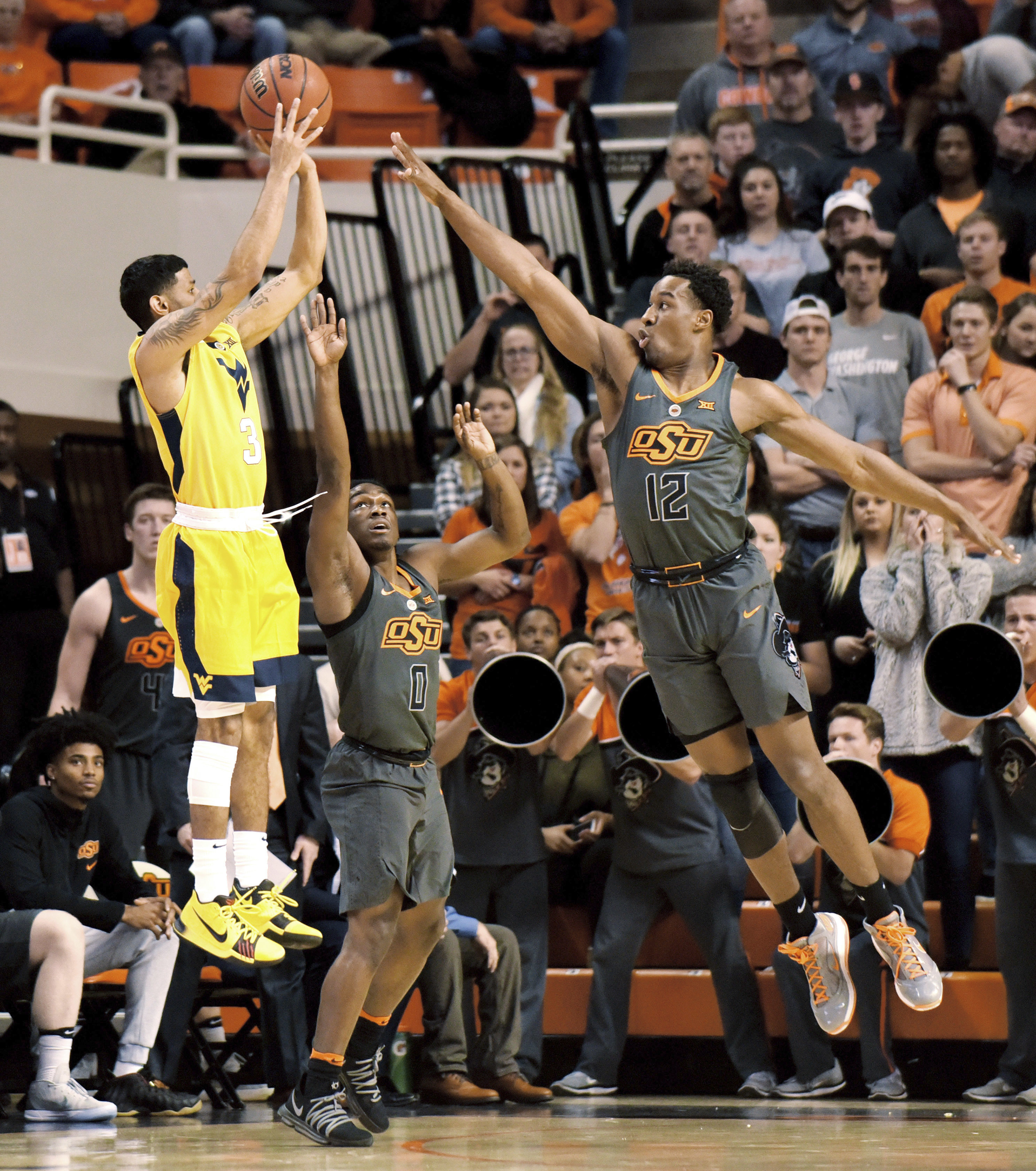 No. 7 West Virginia rallies for 12th straight win
