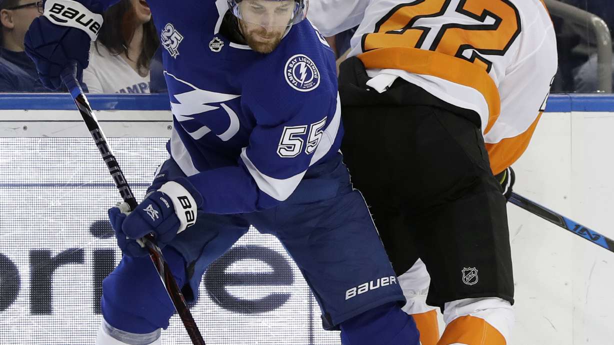 Giroux has 3 assists, Flyers beat Lightning 5-3