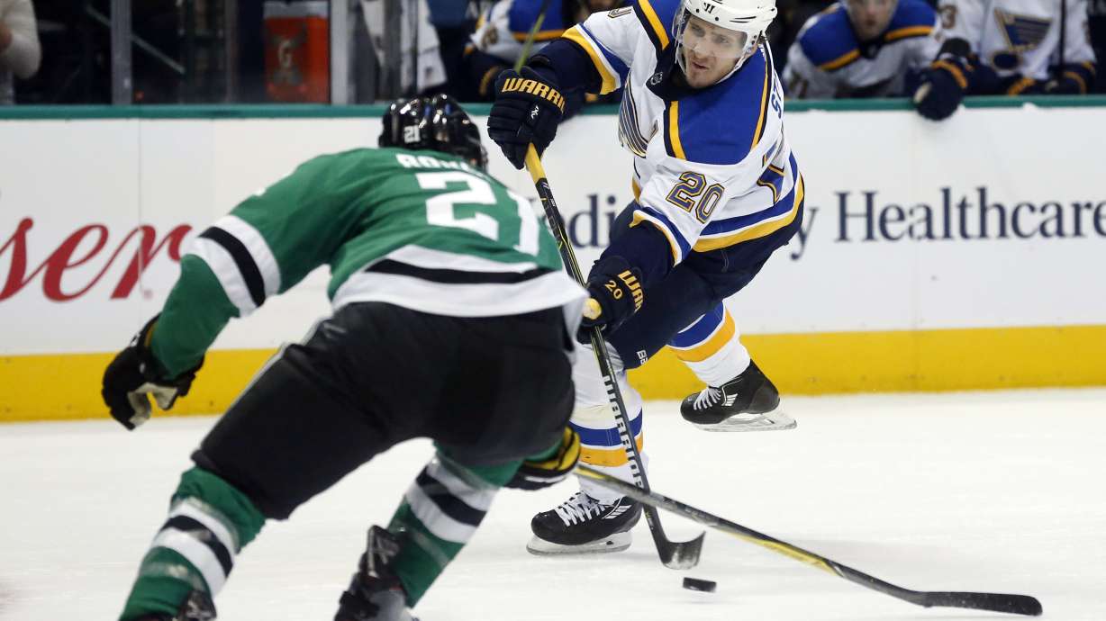Radulov scores 2 late goals, Stars beat Blues 4-2