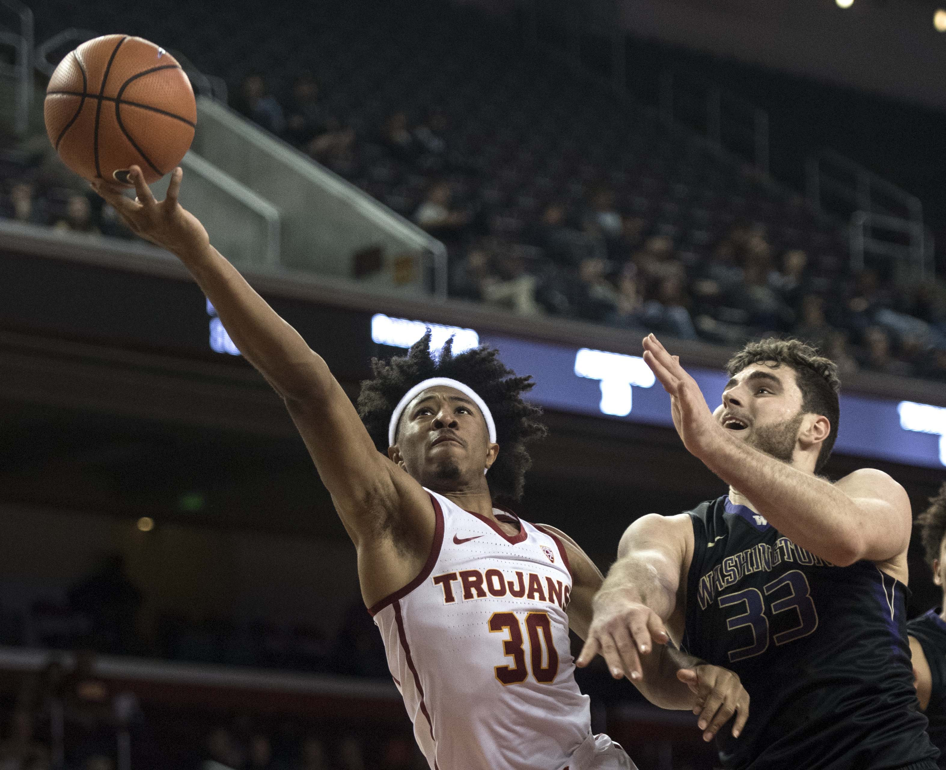 Dickerson leads Washington past Southern California