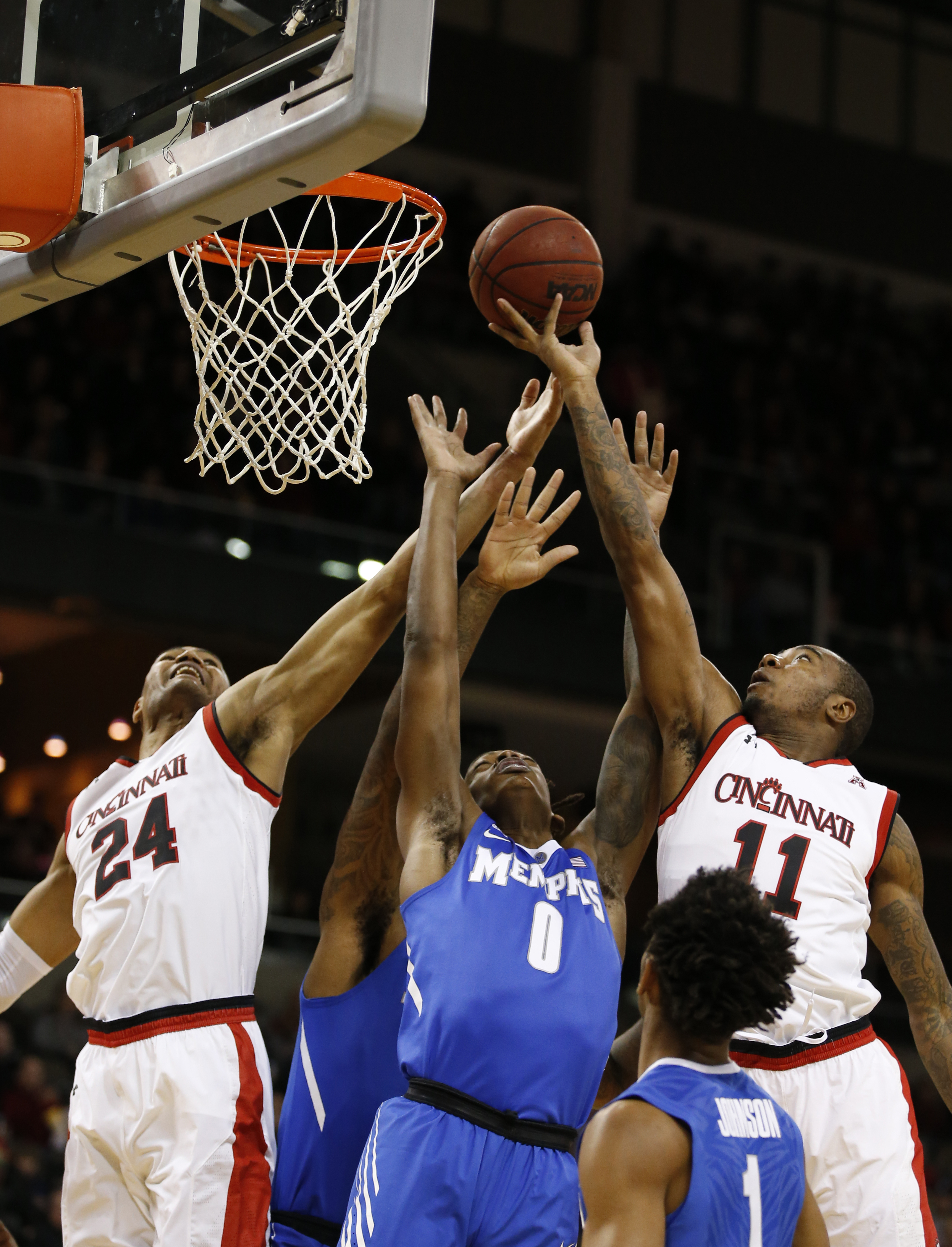 No. 21 Cincinnati routs Memphis 82-48, extending home streak