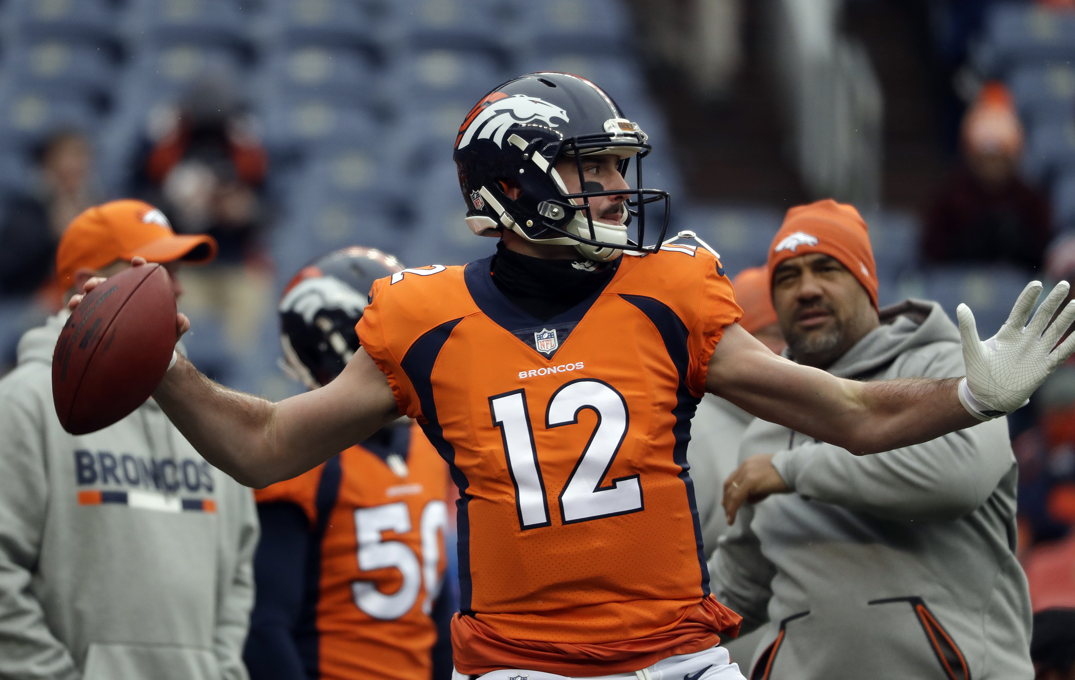 Mahomes leads Chiefs past Broncos 27-24 in 1st start
