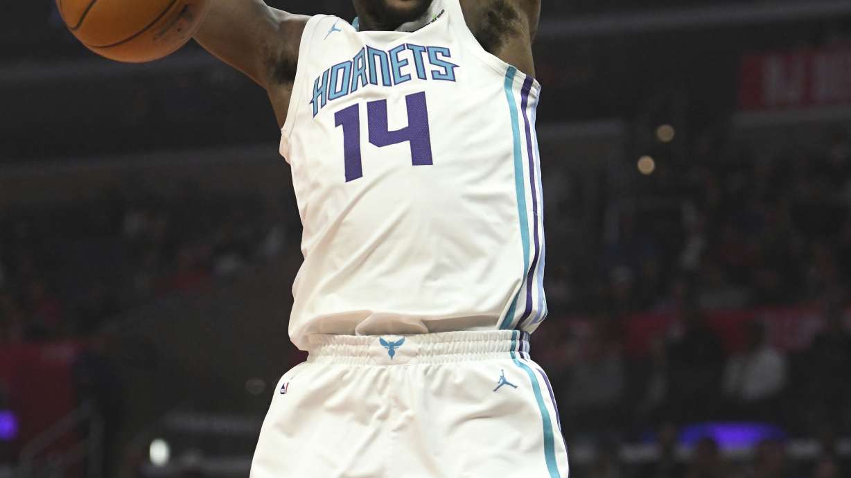 Lou Williams scores 40 points, Clippers hold off Hornets