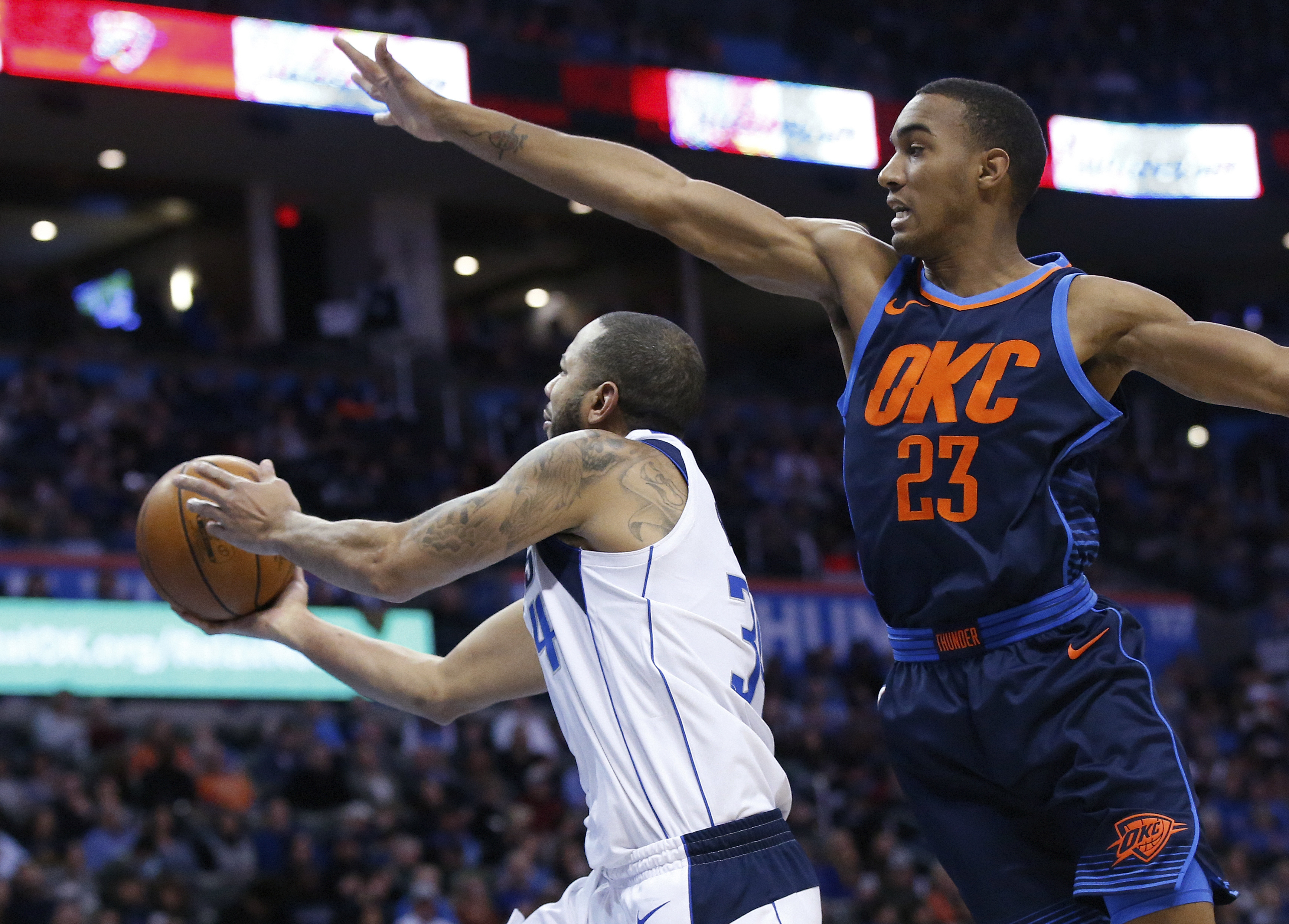 Barnes leads Mavericks past Thunder for 4th straight win
