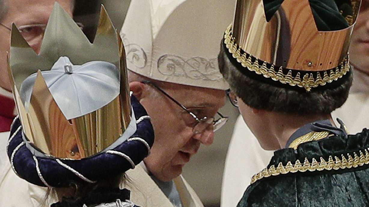 Pope on 2018: forget life's useless baggage, work for peace