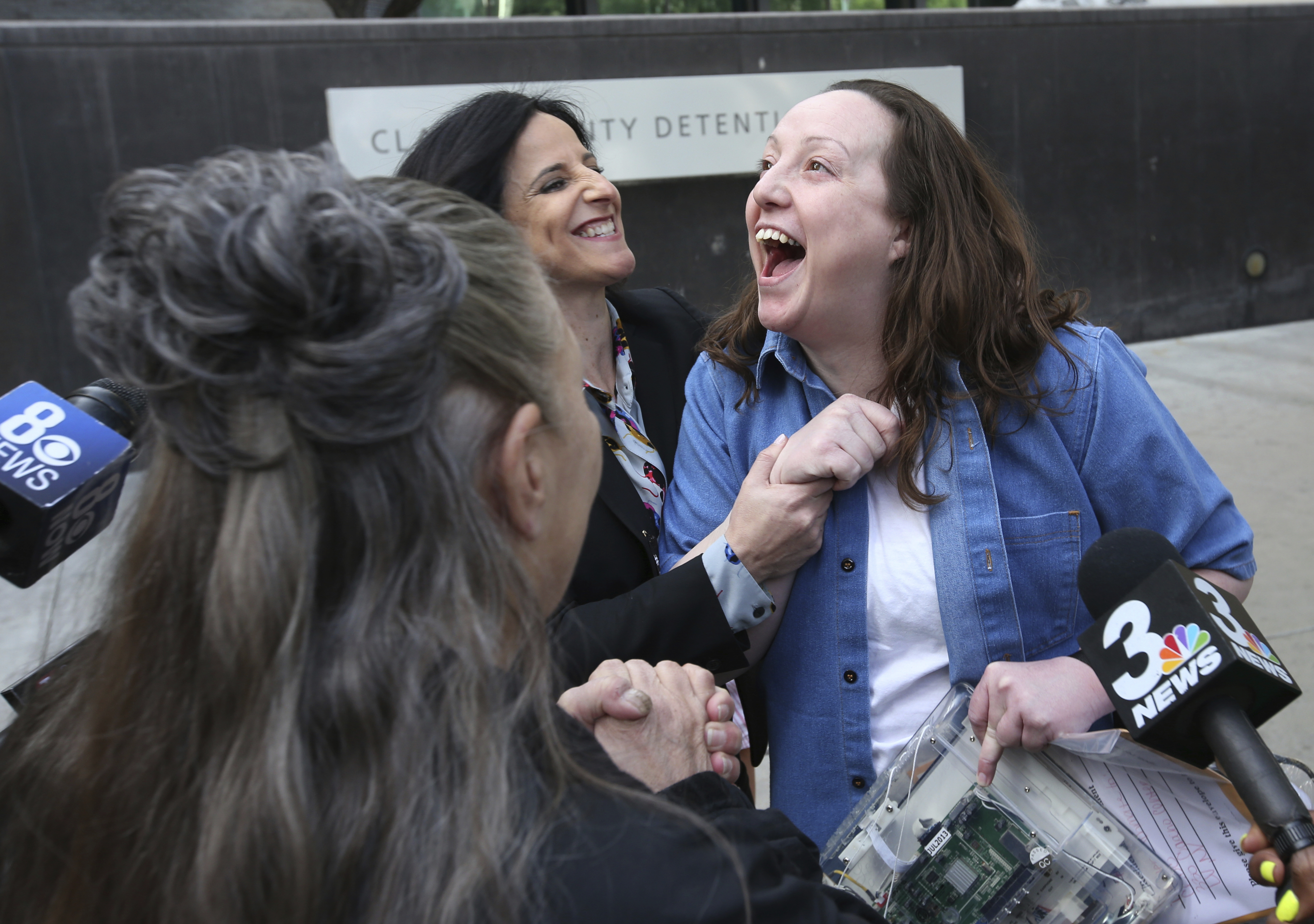 Nevada woman cleared in 2001 slaying goes free in Las Vegas