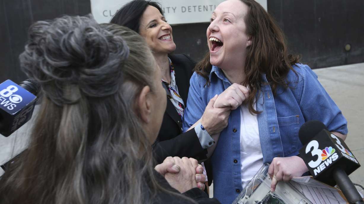 Nevada woman cleared in 2001 slaying goes free in Las Vegas