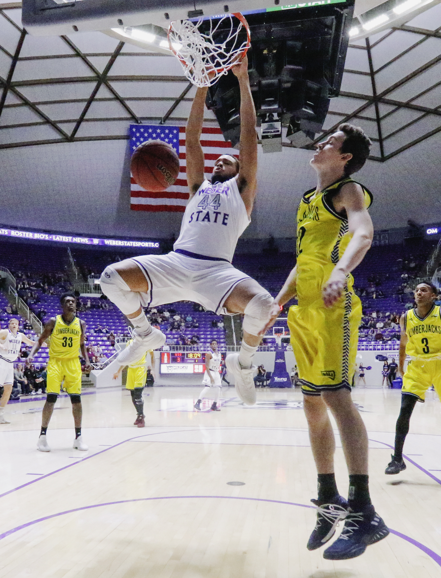 Wildcats bounce back from loss to secure 1st conference victory