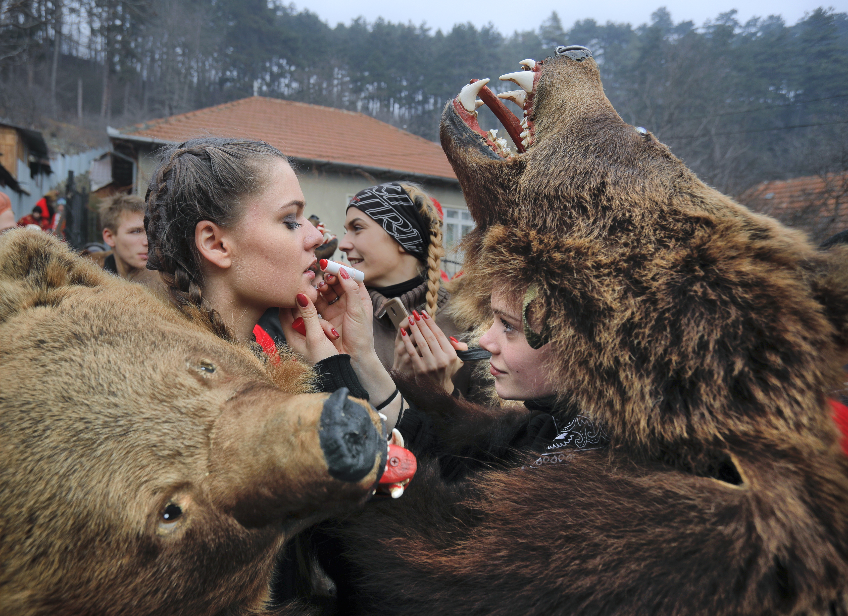 AP PHOTOS: Bear dance ritual connects Romania with the past