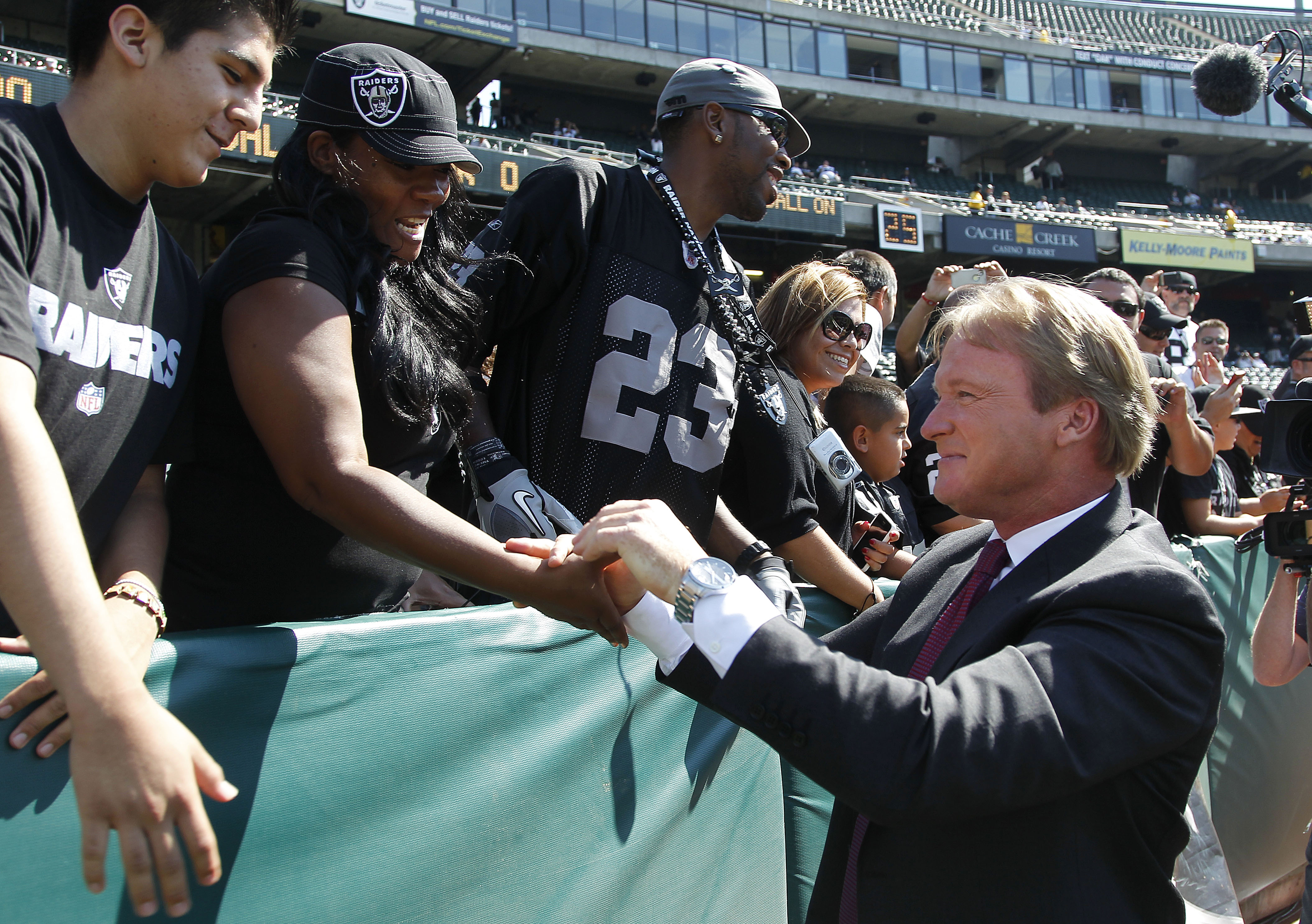 Raiders officially announce hiring of Gruden as coach