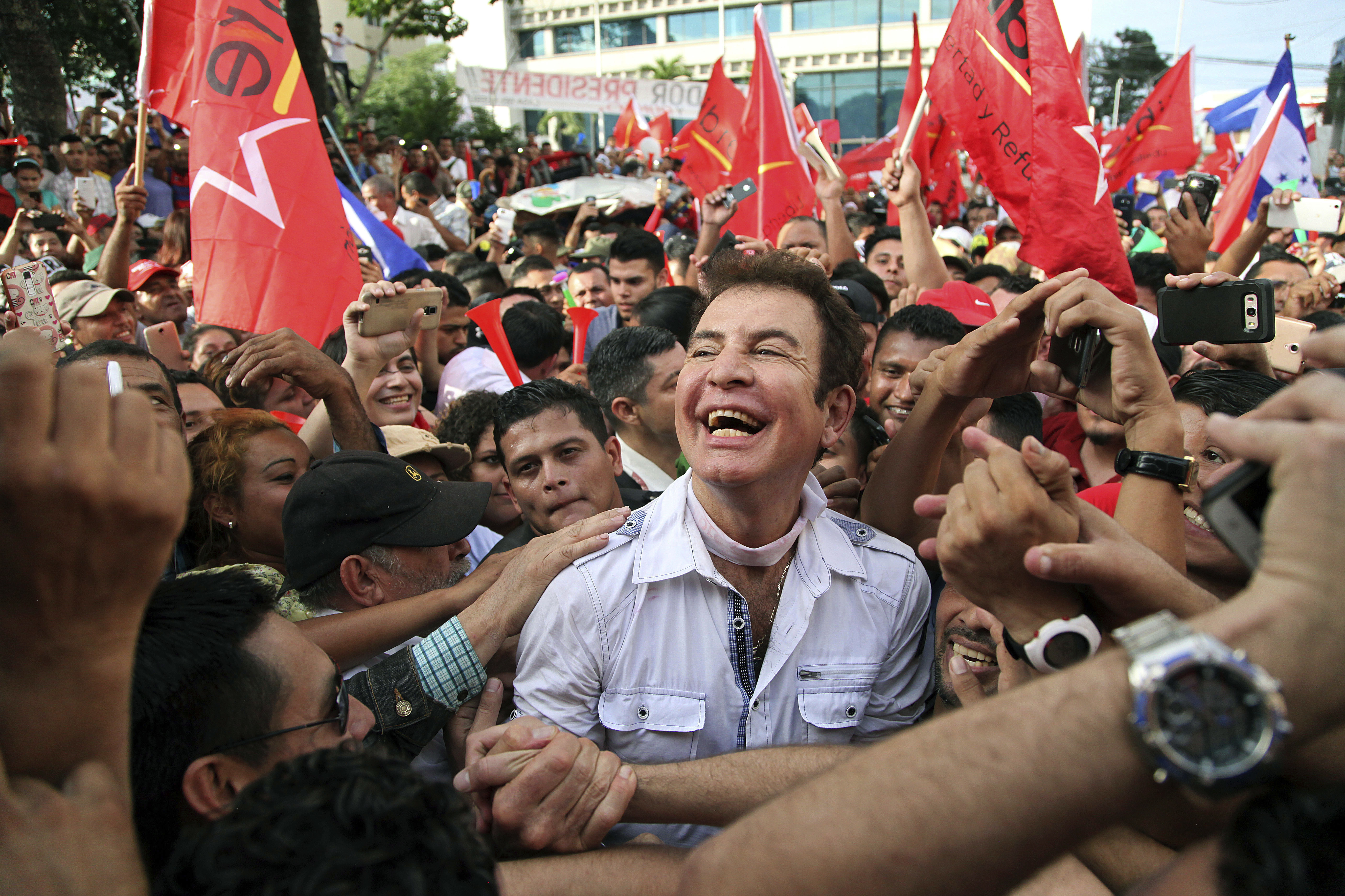 Thousands march against election result in Honduras