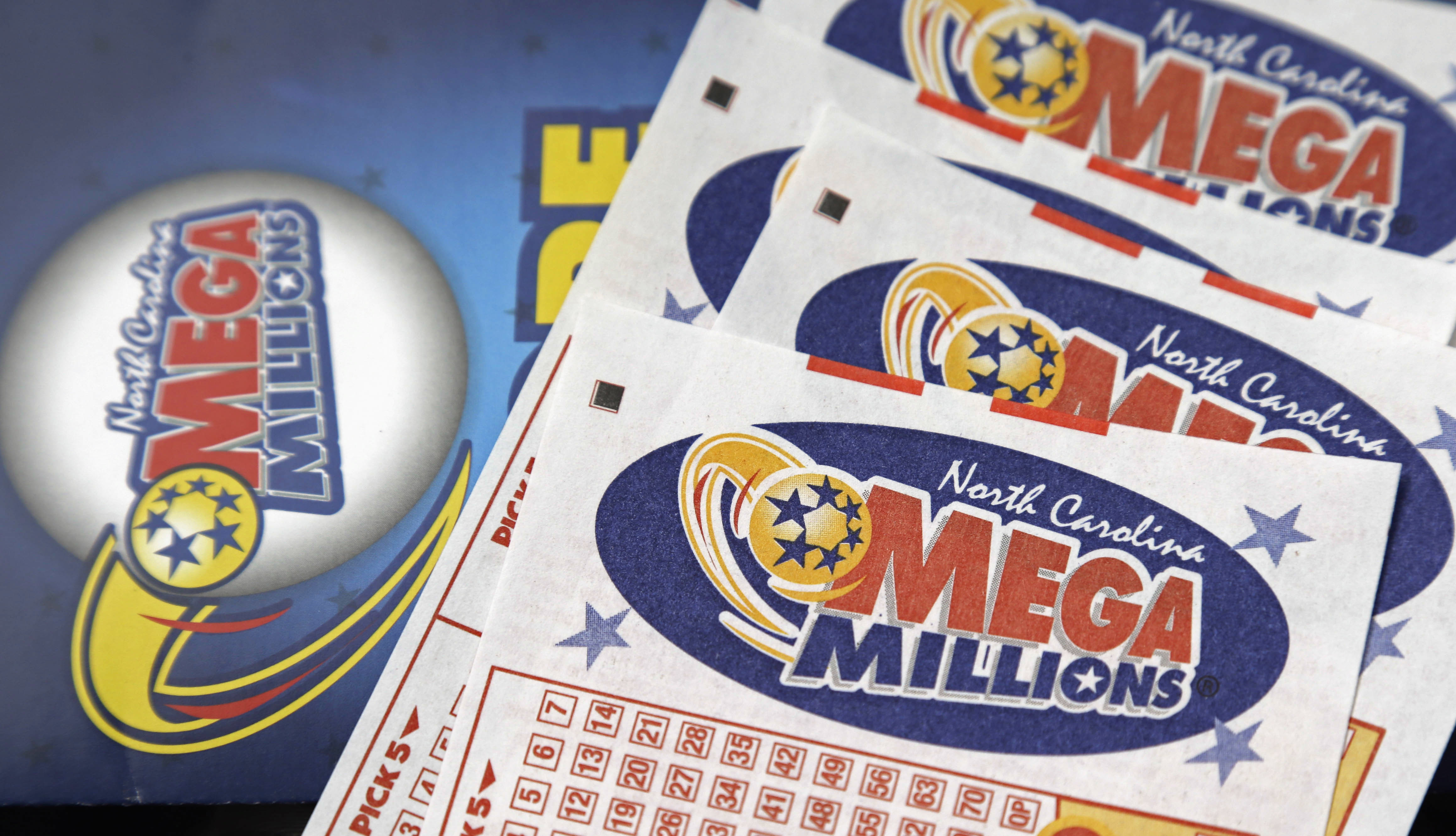 The Latest: Lottery official: Actual jackpot was $559.7M