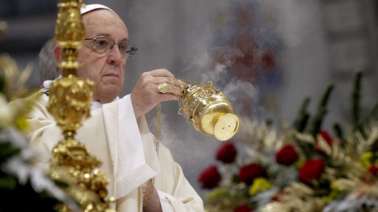 Pope baptizes 34 cooing, crying babies in Sistine Chapel