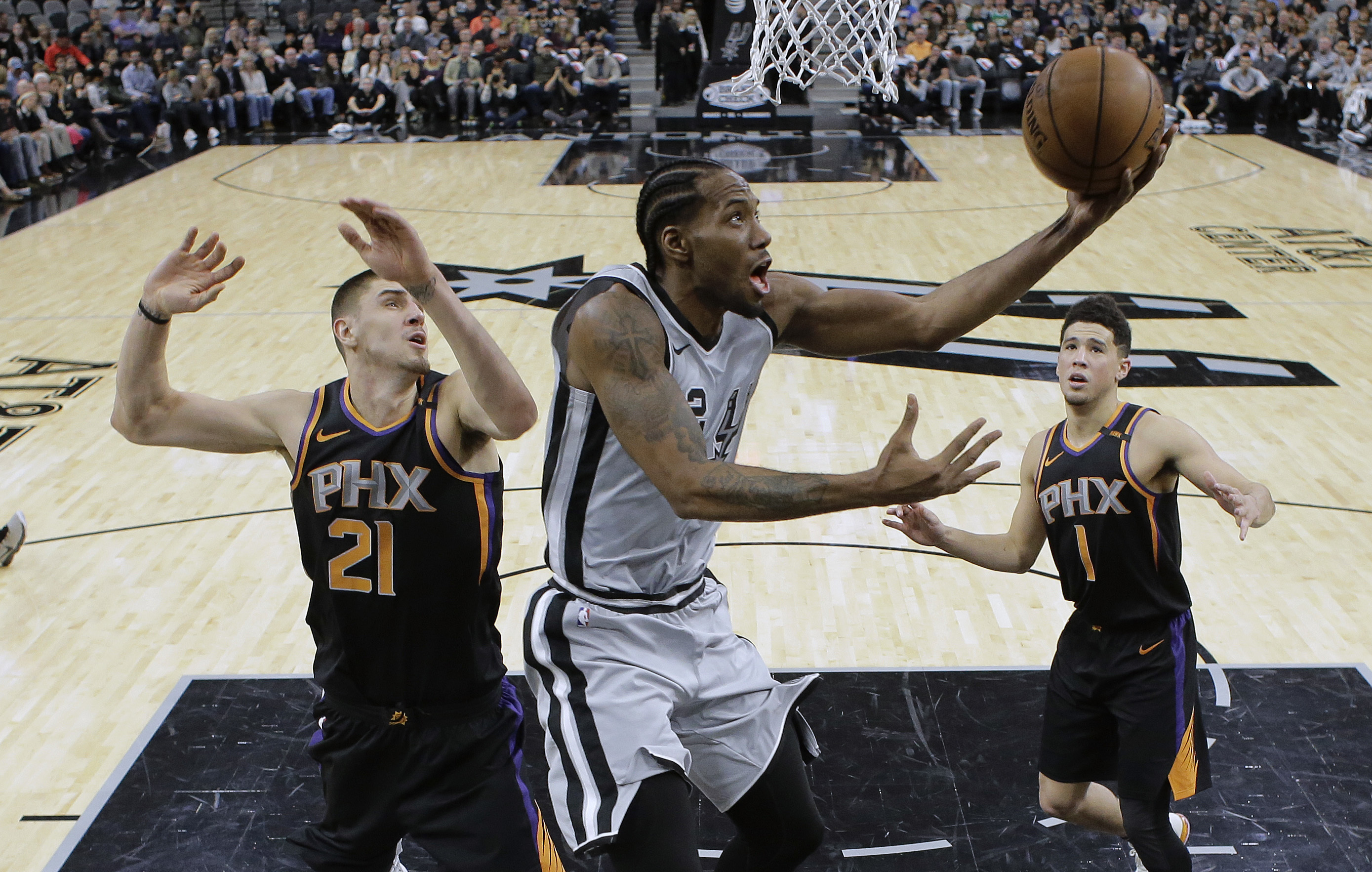 Kawhi Leonard has partial tear in left shoulder