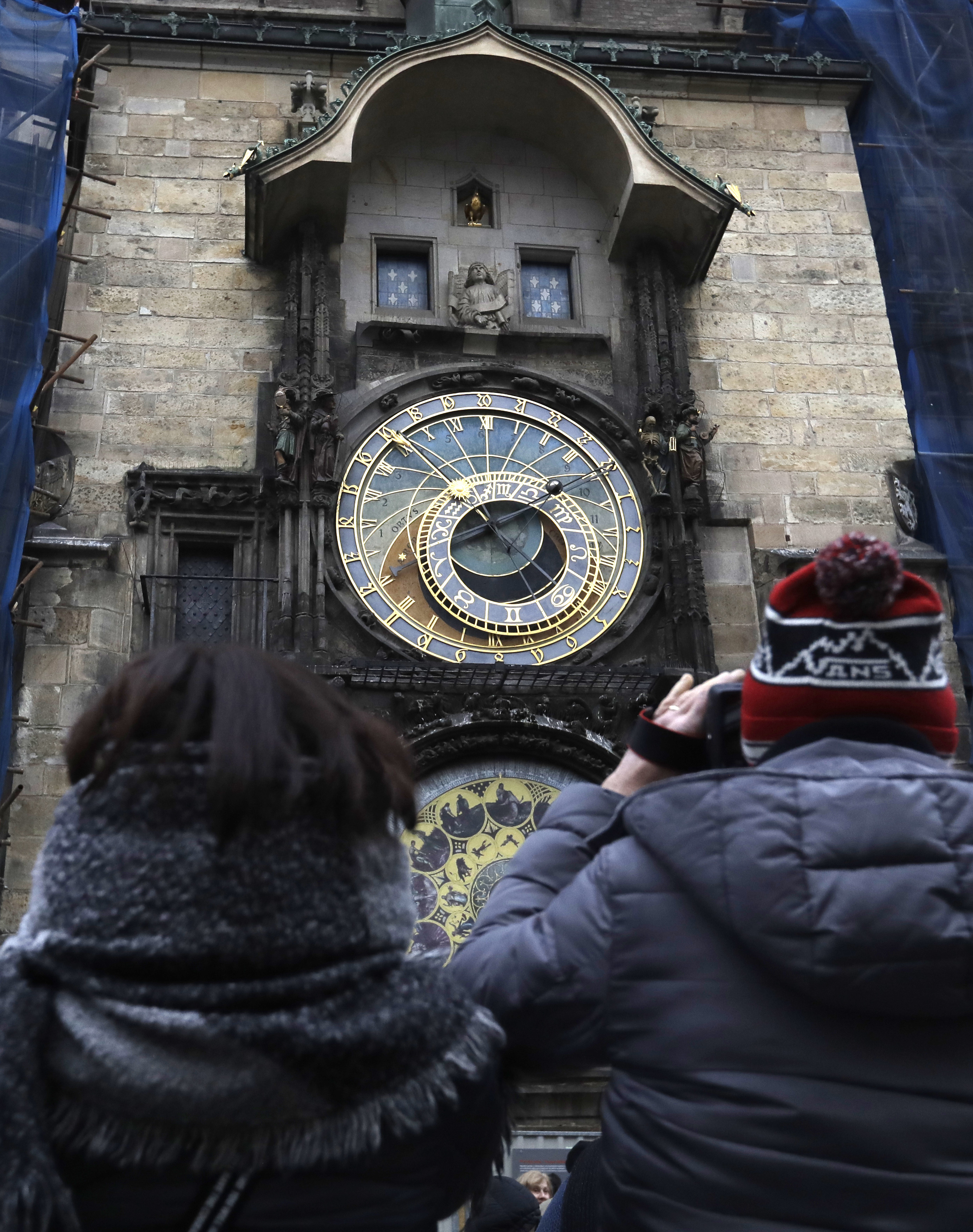 Prague astronomical clock to be removed for restoration