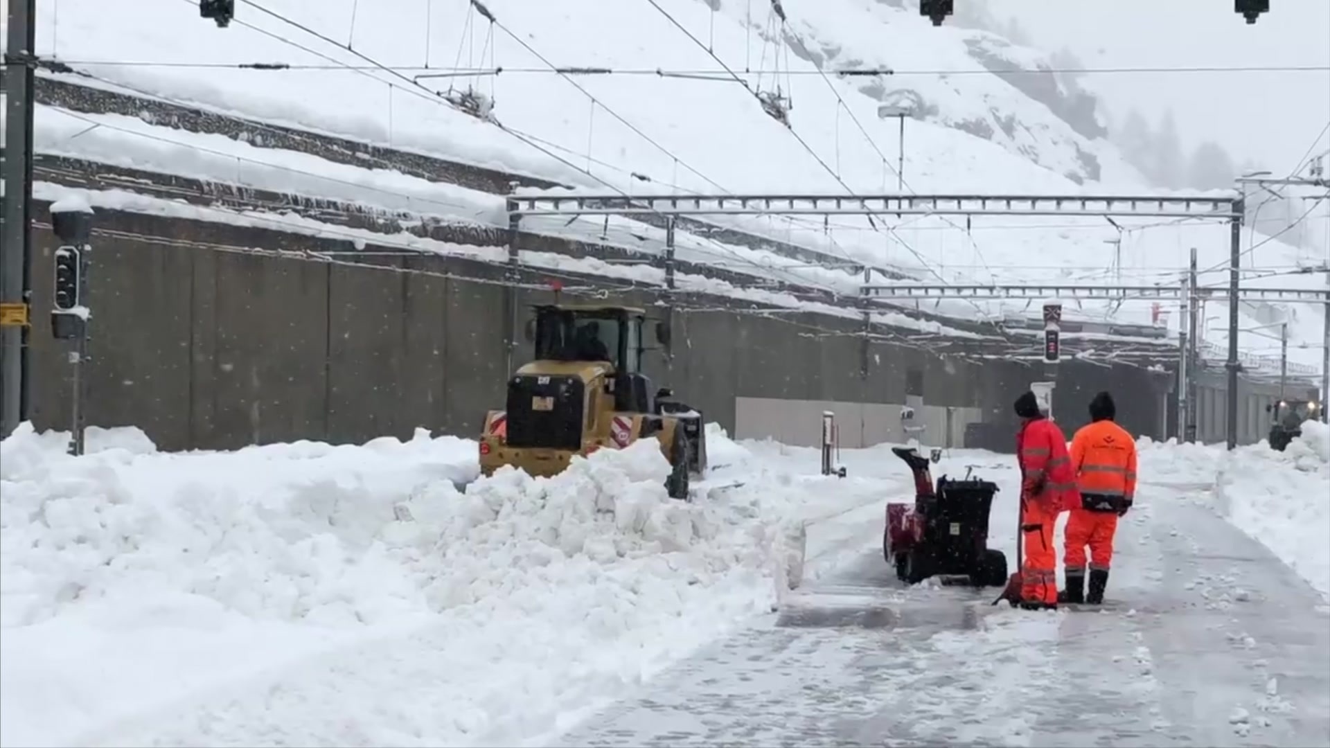 The Latest: Zermatt tourists get helicopter evacuations