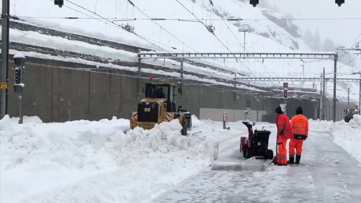The Latest: Zermatt tourists get helicopter evacuations