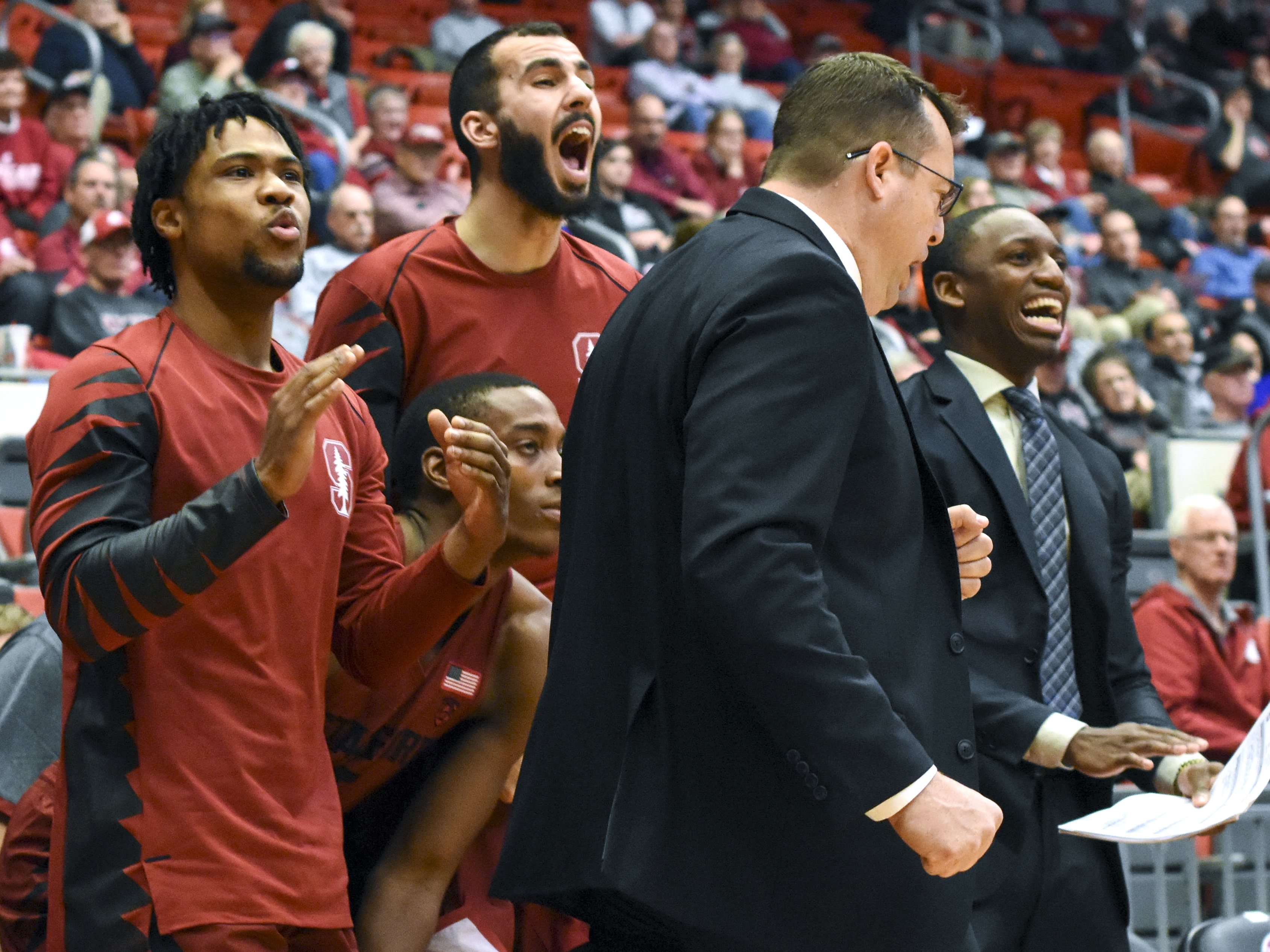 Pickens scores 28, leads Stanford past Washington St. 79-70