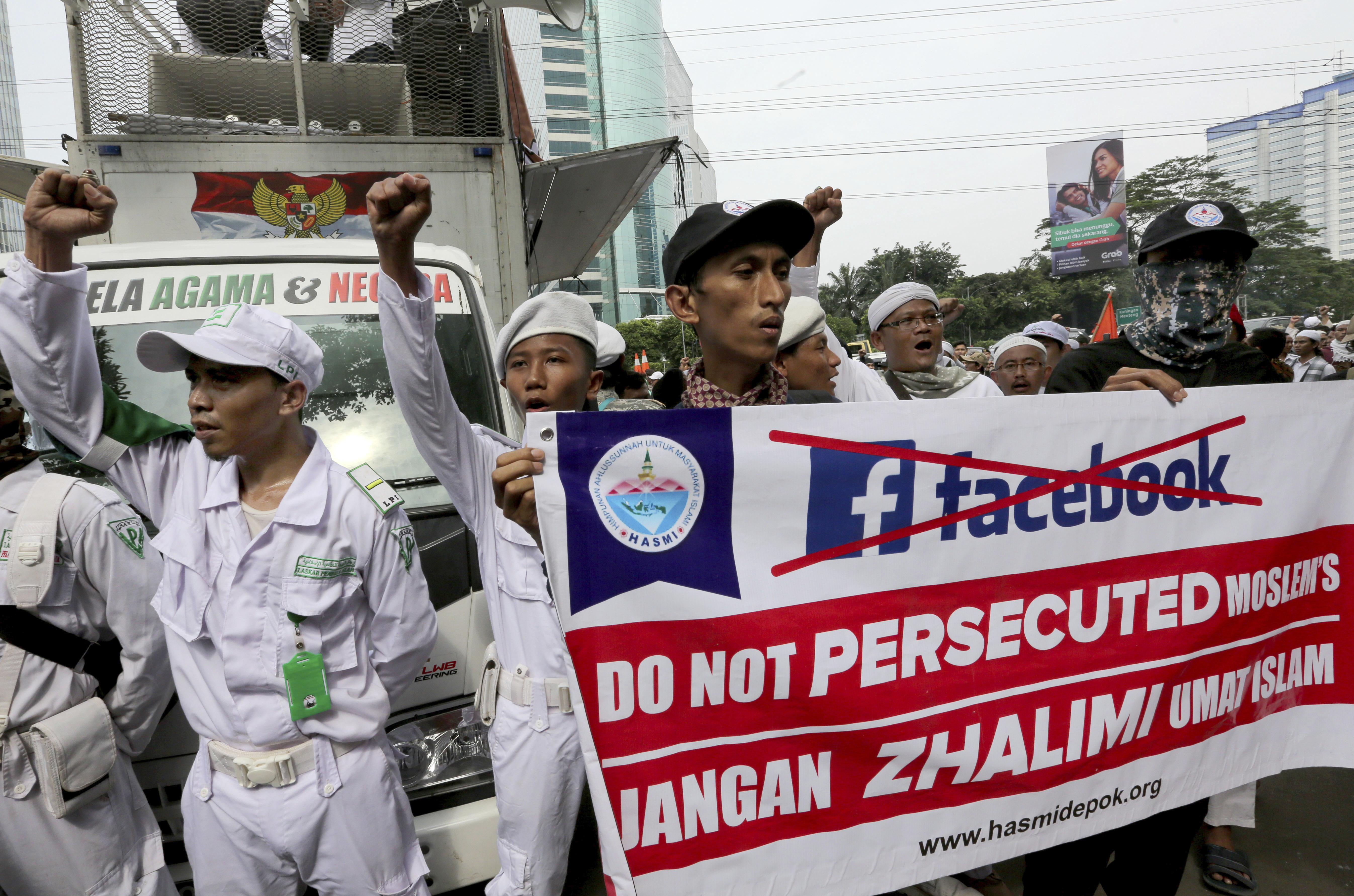 Indonesia hard-line Muslims protest ban on Facebook accounts
