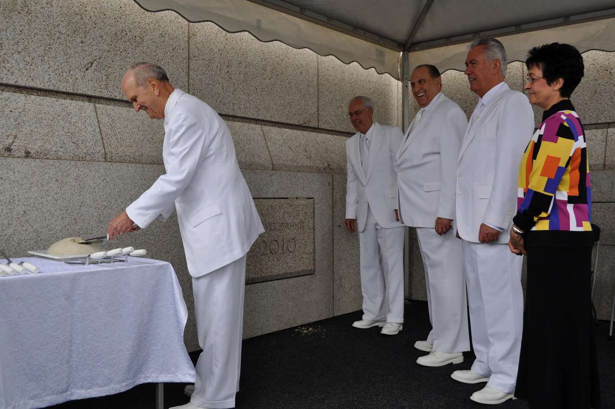 President Russell M. Nelson applying mortar during the cornerstone ceremony for the Kyiv Ukraine Temple in August 2010. (Photo: LDS Church)