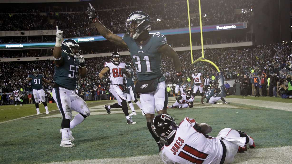Eagles use goal-line stand, Elliott FGs to beat Falcons