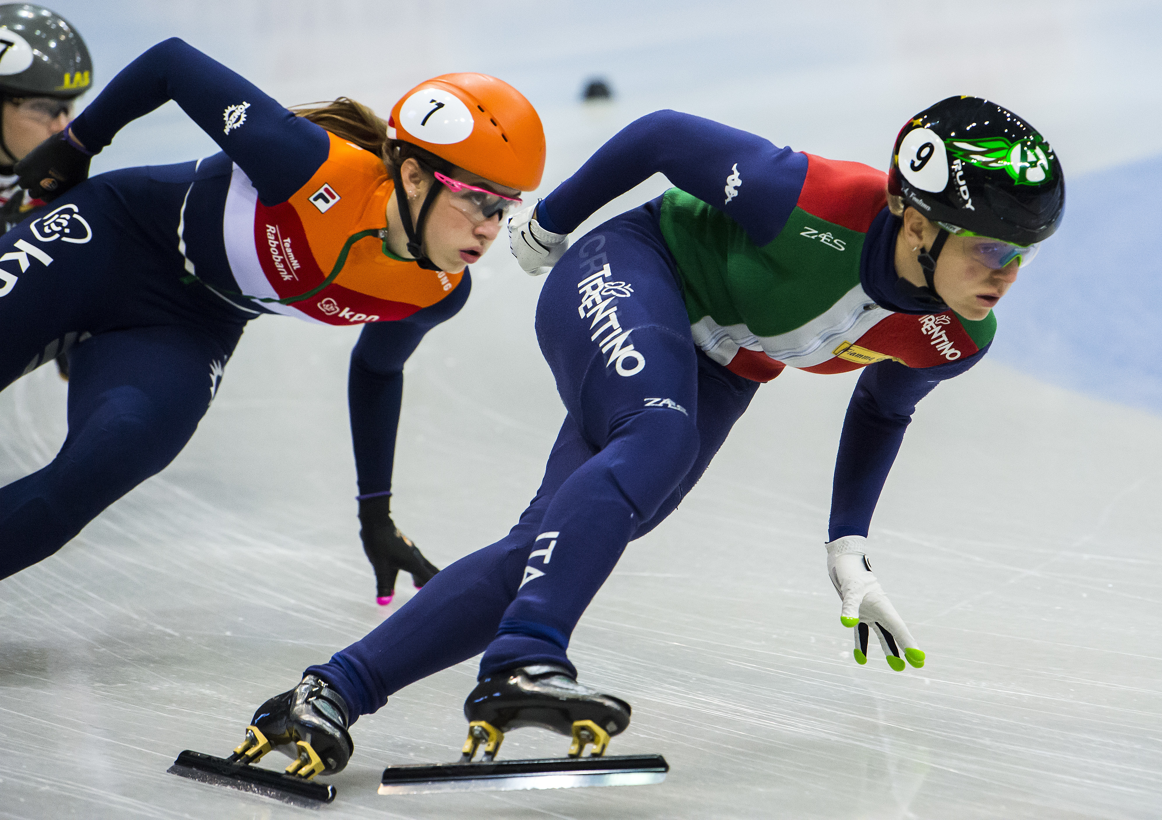 Sjinkie Knegt makes it 4 golds at short track Europeans