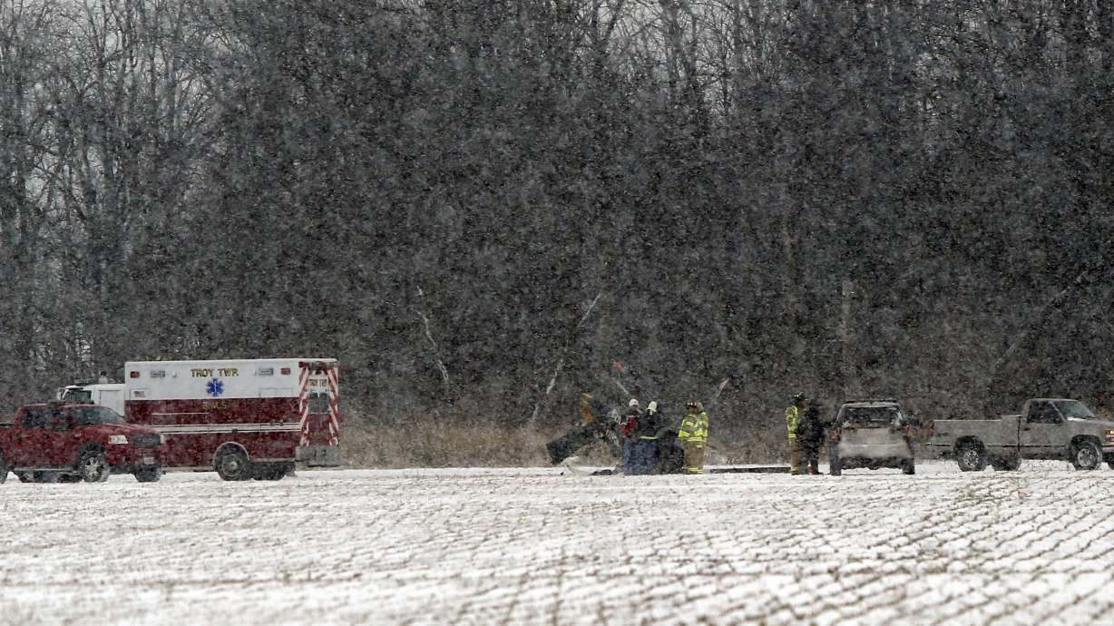 Federal authorities probing Ohio helicopter crash, 2 killed