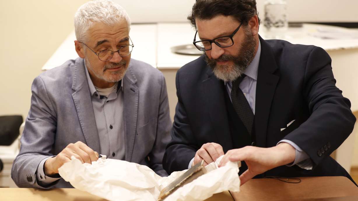 Hebrew grammar book from 16th century returns to Prague