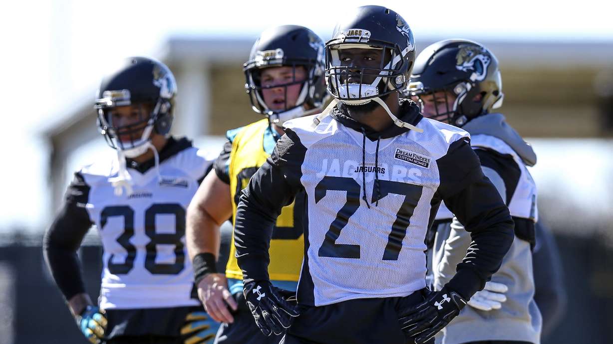 Jags' Fournette feels fine after ankle injury, fender-bender