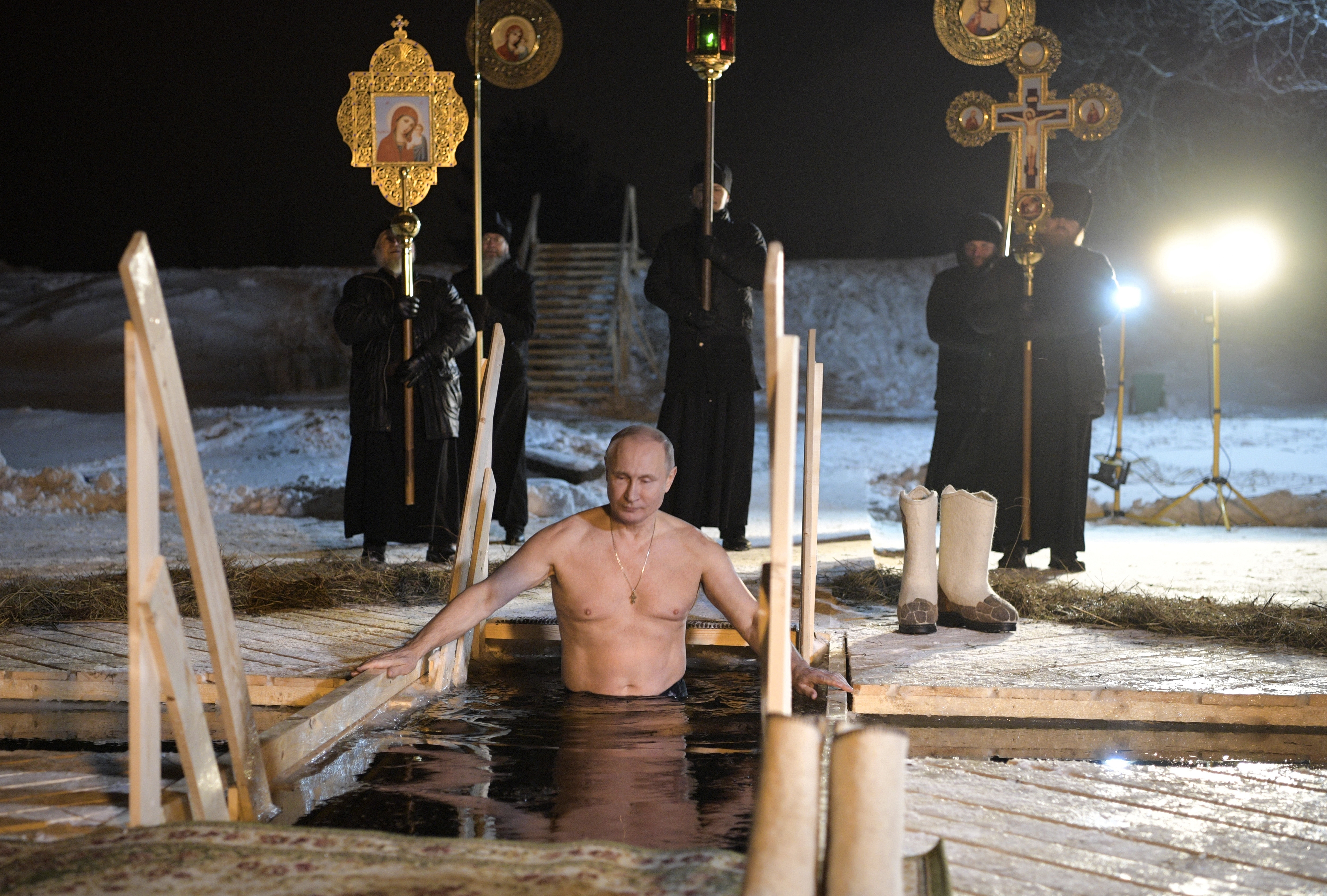 Putin takes dip in icy Russian lake on Epiphany