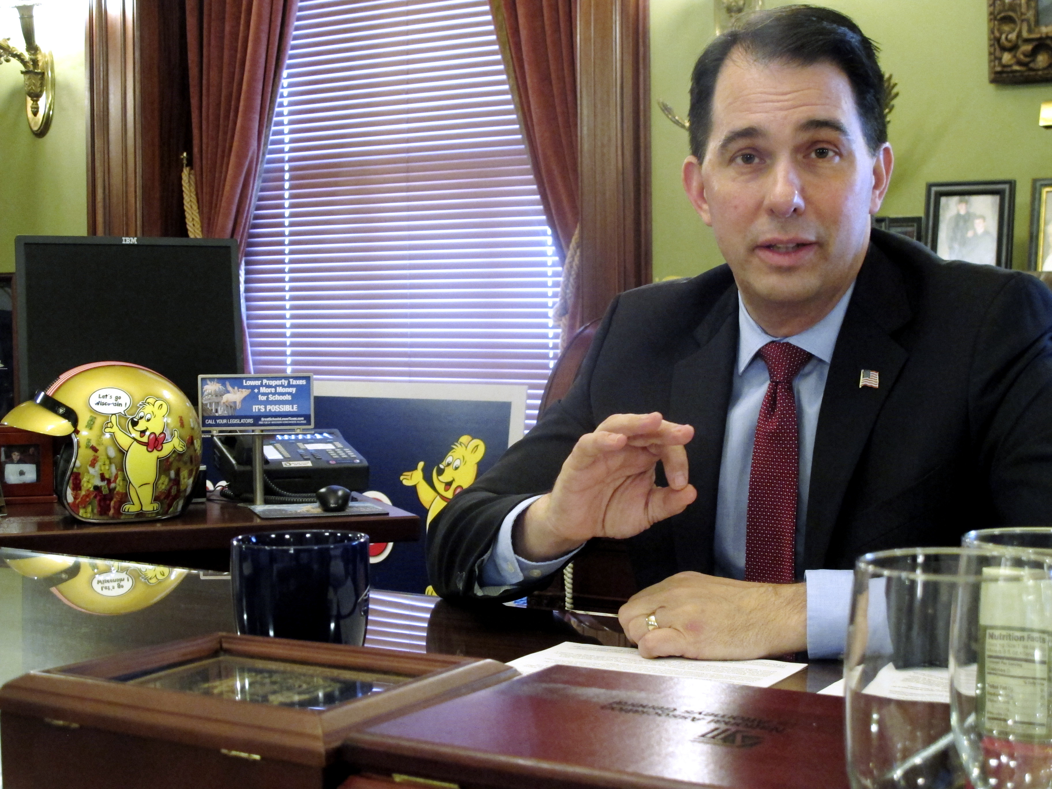 Walker, in turnabout, moves to stabilize insurance market