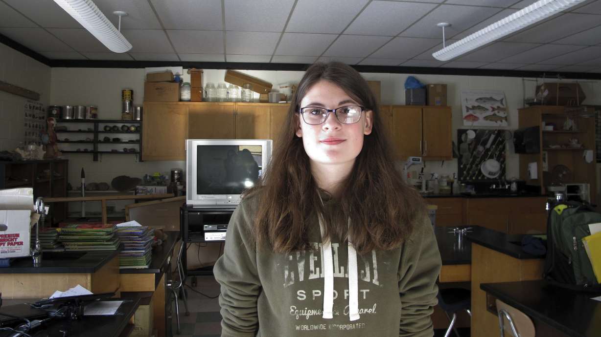 With just 3 students, small-town high school closing down