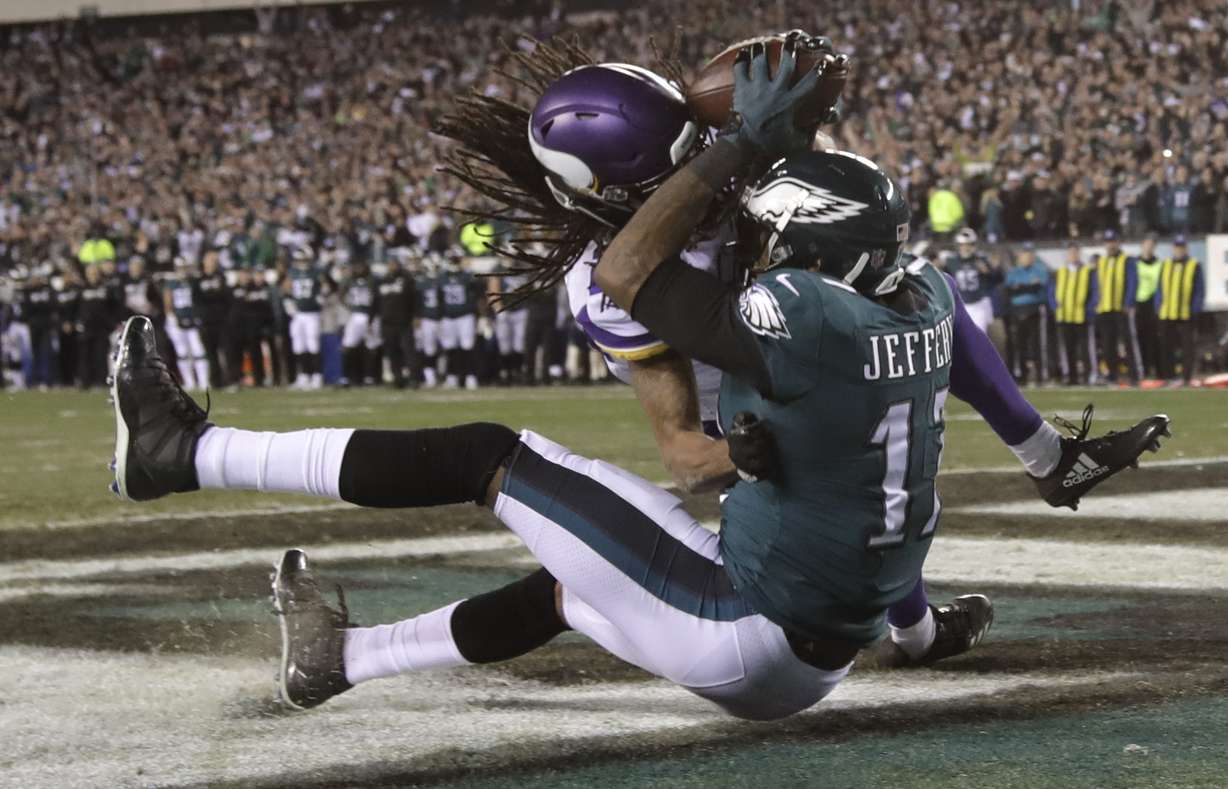 Philadelphia Eagles' Alshon Jeffery catches a touchdown pass during the second half of the NFL football NFC championship game against the Minnesota Vikings Sunday, Jan. 21, 2018, in Philadelphia. (AP Photo, Matt Rourke)