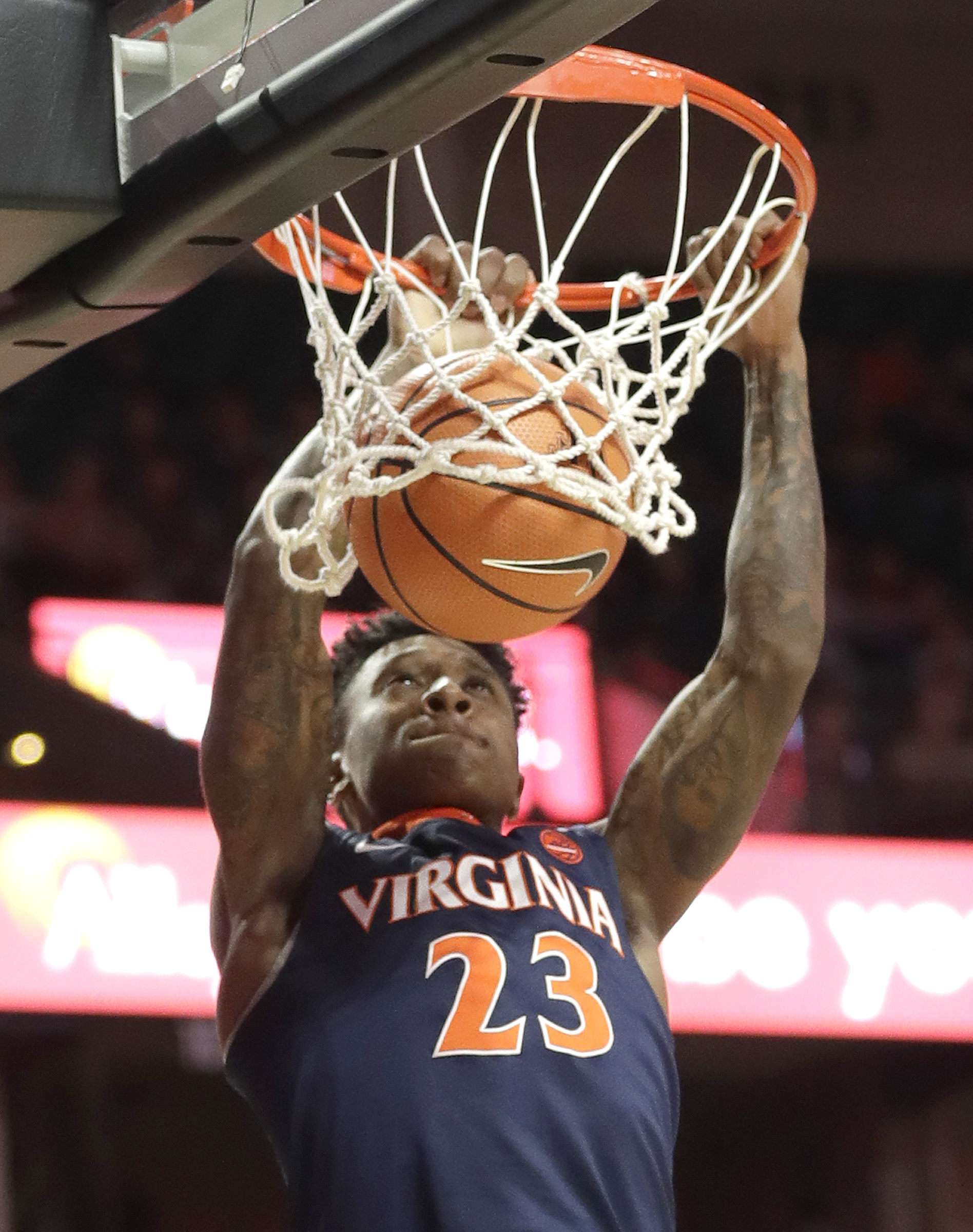 Kentucky falls out of AP Top 25 poll for 1st time since 2014