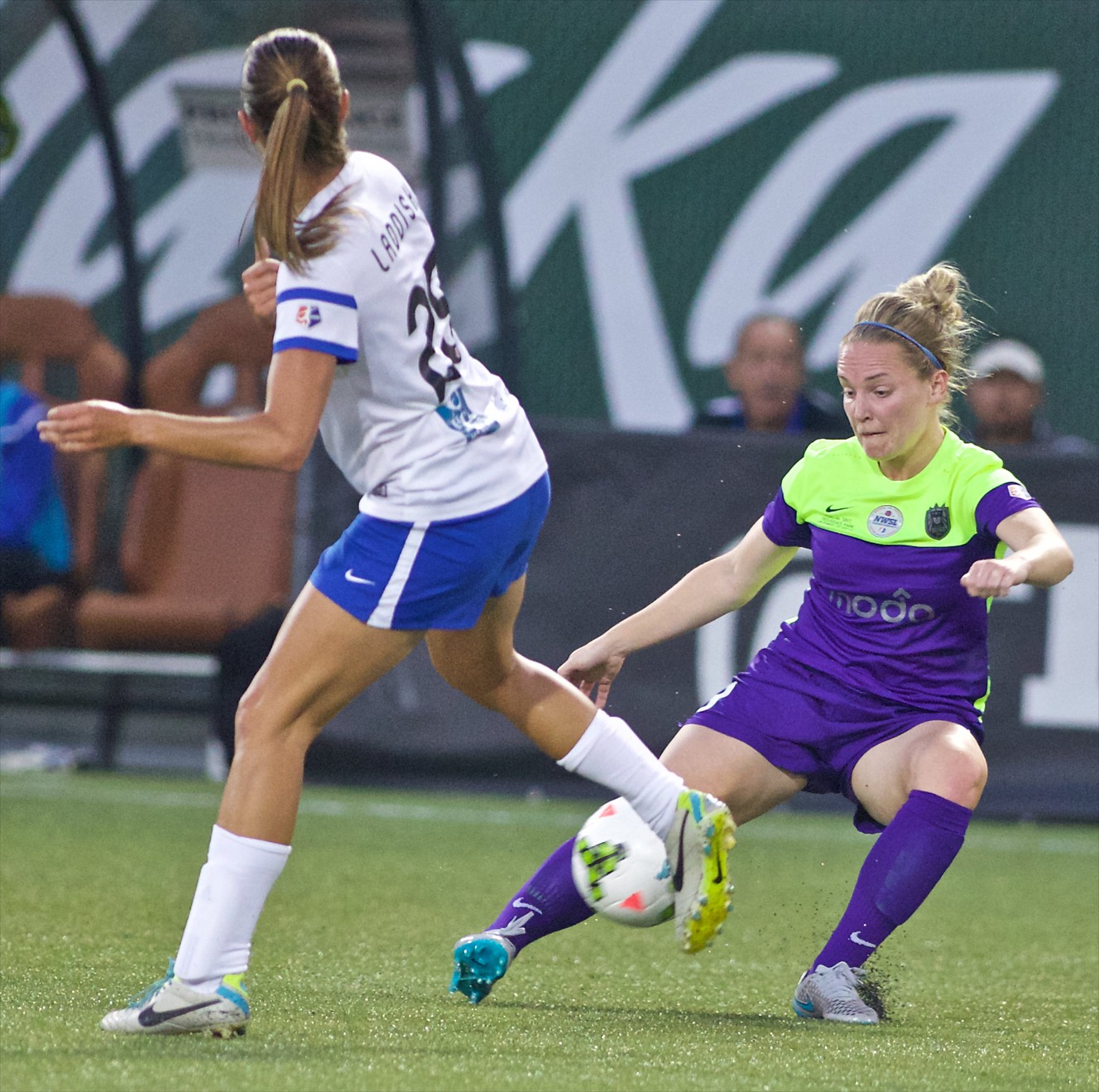 Seattle Reign FC midfielder Kim Little, right, passes the ball away from FC Kansas City midfielder Mandy Laddish during the first half of the NWSL soccer championship match in Portland, Ore., Oct. 1, 2015. (AP Photo, Craig Mitchelldyer)